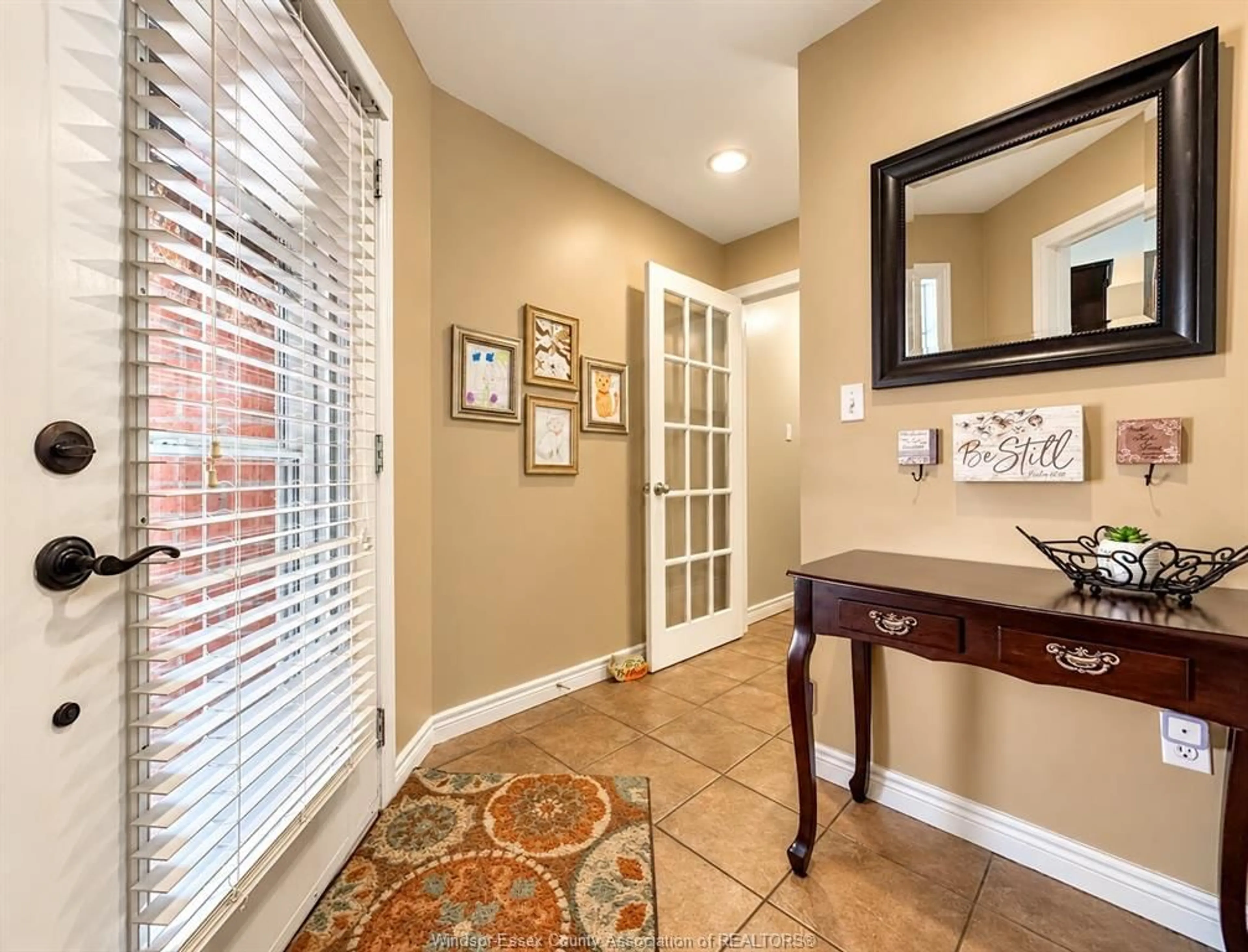 Indoor entryway for 2231 LUXURY, Windsor Ontario N8P 1W9