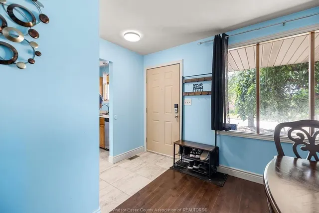 1630 BLUE SPRING, Windsor 3