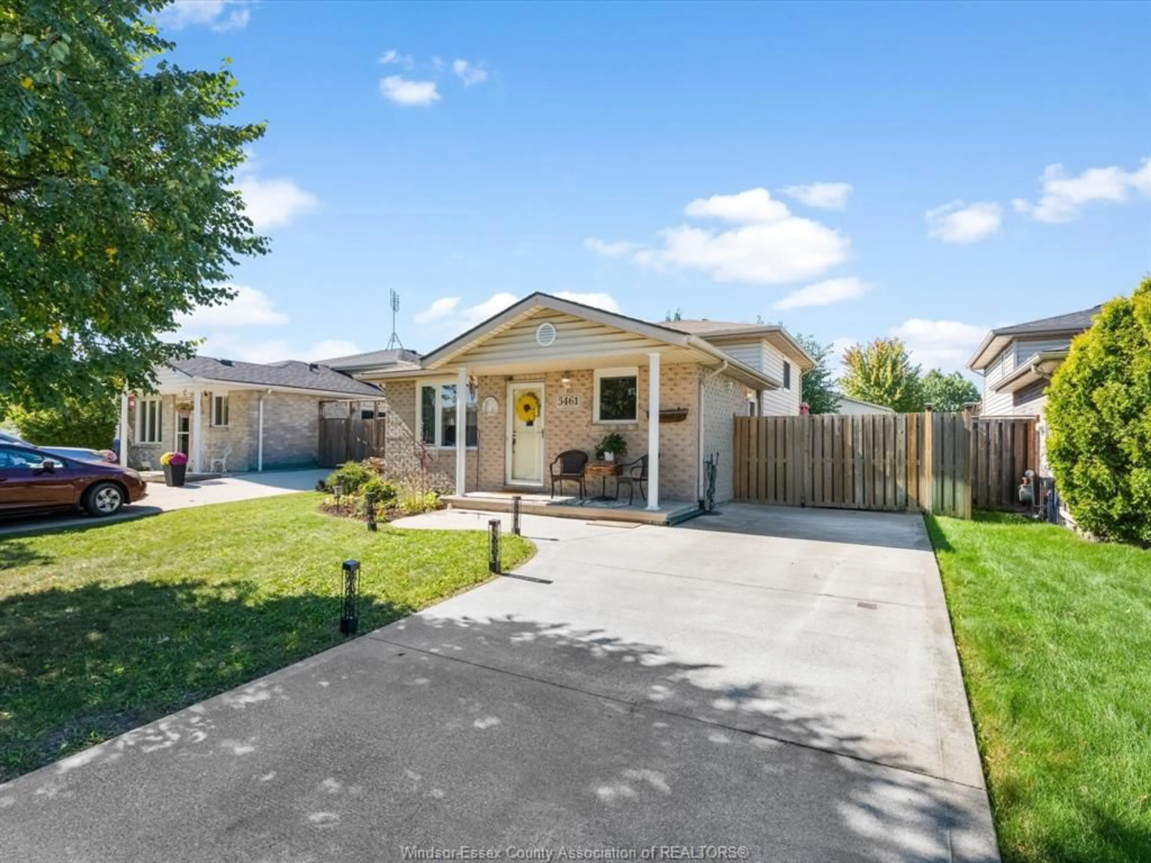 Unknown for 3461 CARIBOU, Windsor Ontario N8W 5V4