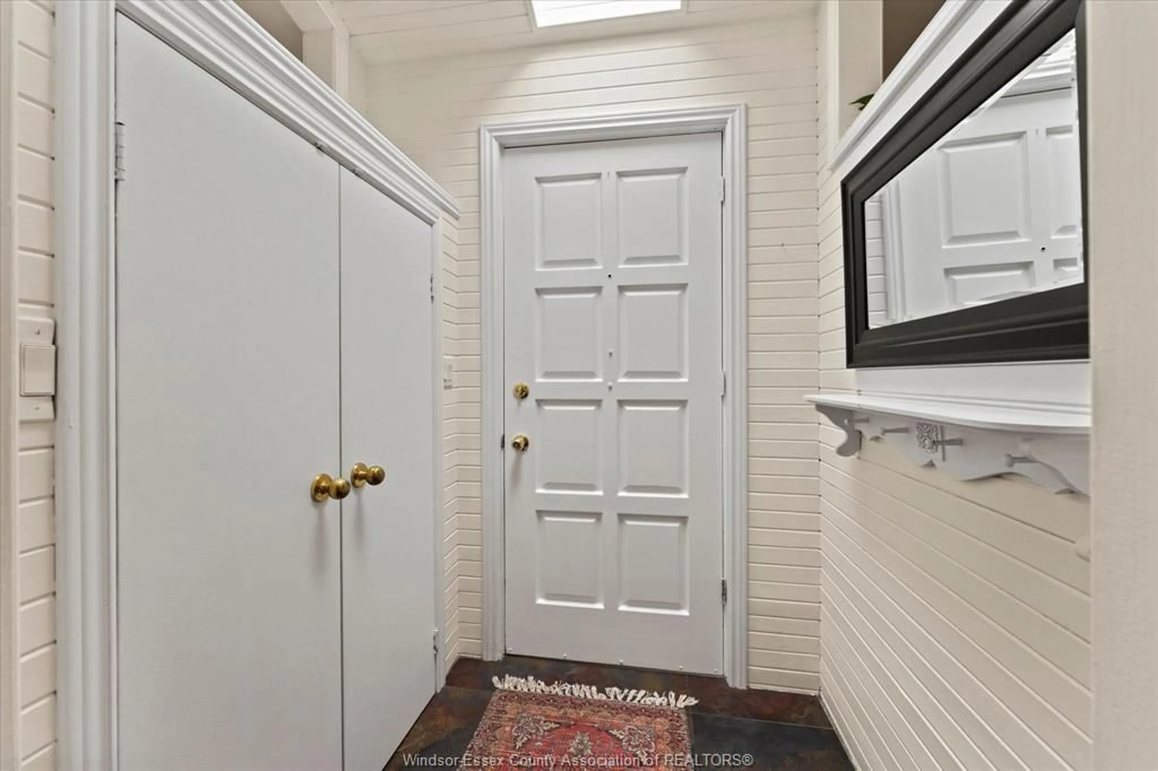 Indoor entryway for 217 ARLINGTON Blvd, Tecumseh Ontario N8N 2J8