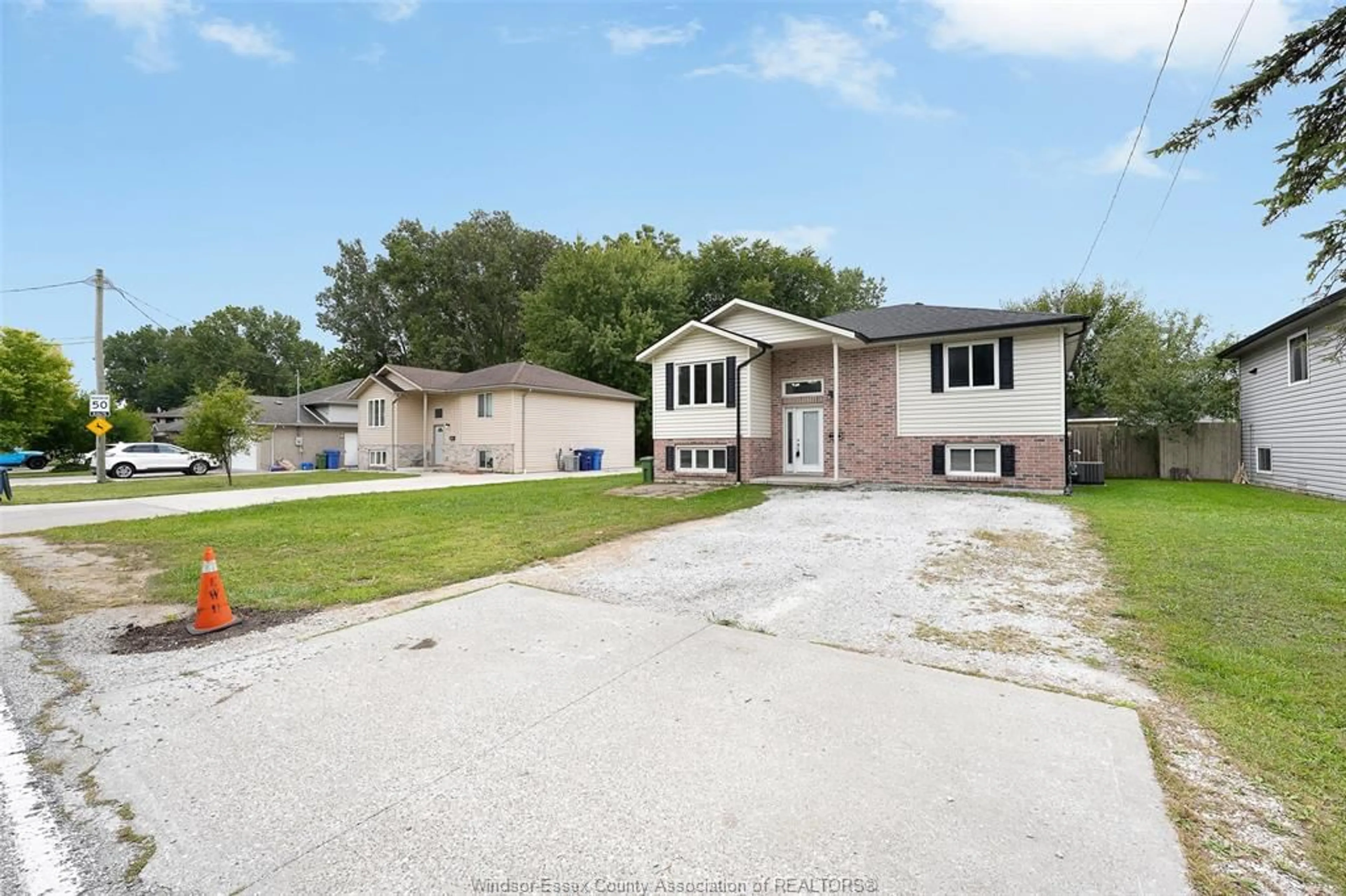 Unknown for 1233 ARMANDA St, Windsor Ontario N9C 3W8