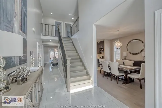 1412 HELSINKI Crt, Windsor 3