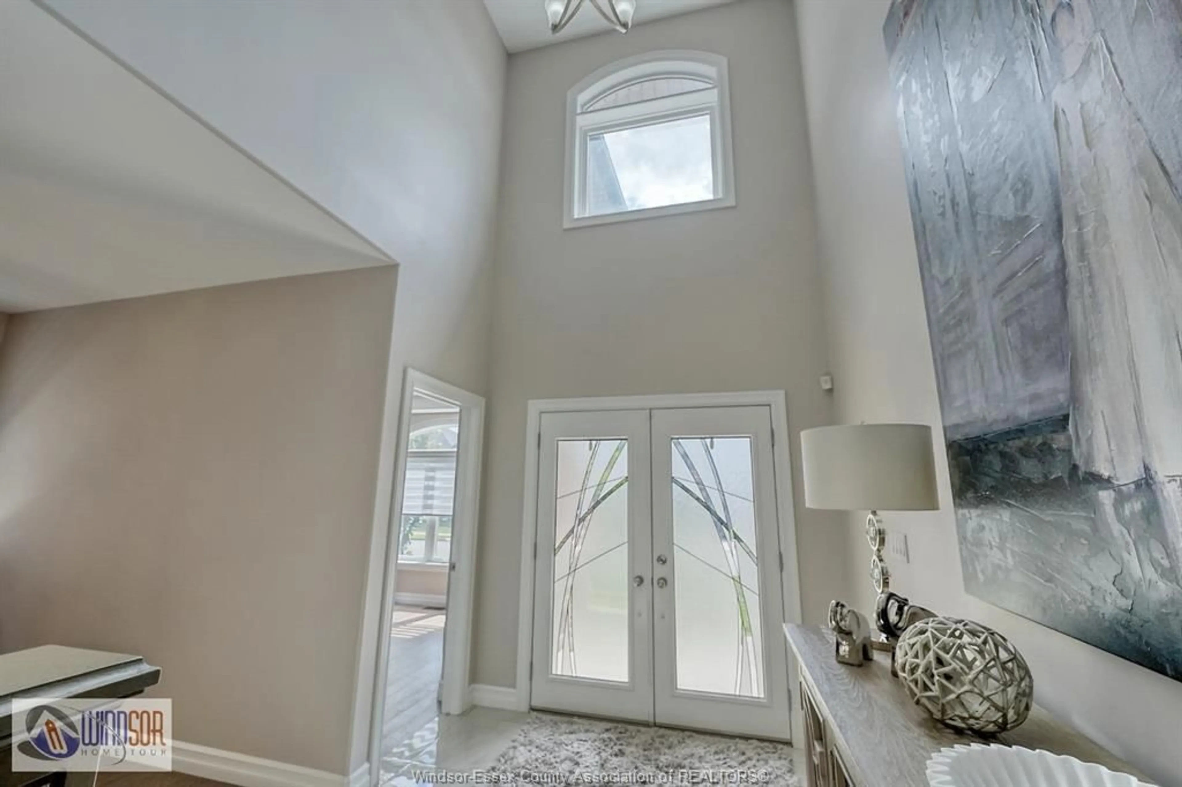 Indoor entryway for 1412 HELSINKI Crt, Windsor Ontario N9G 0B4