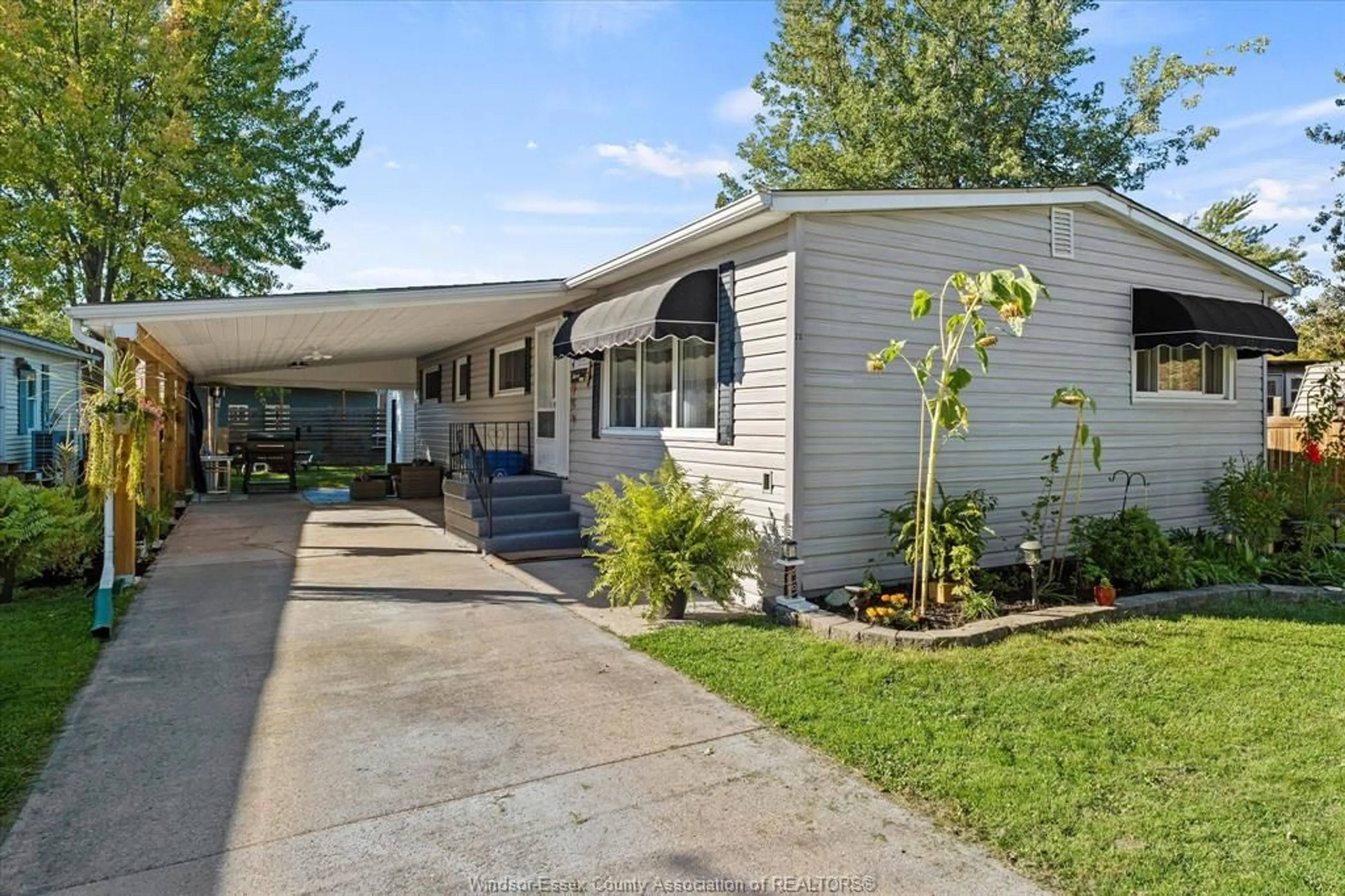 Home with vinyl exterior material, street for 20 Poplar Dr #193, McGregor Ontario N0R 1J0