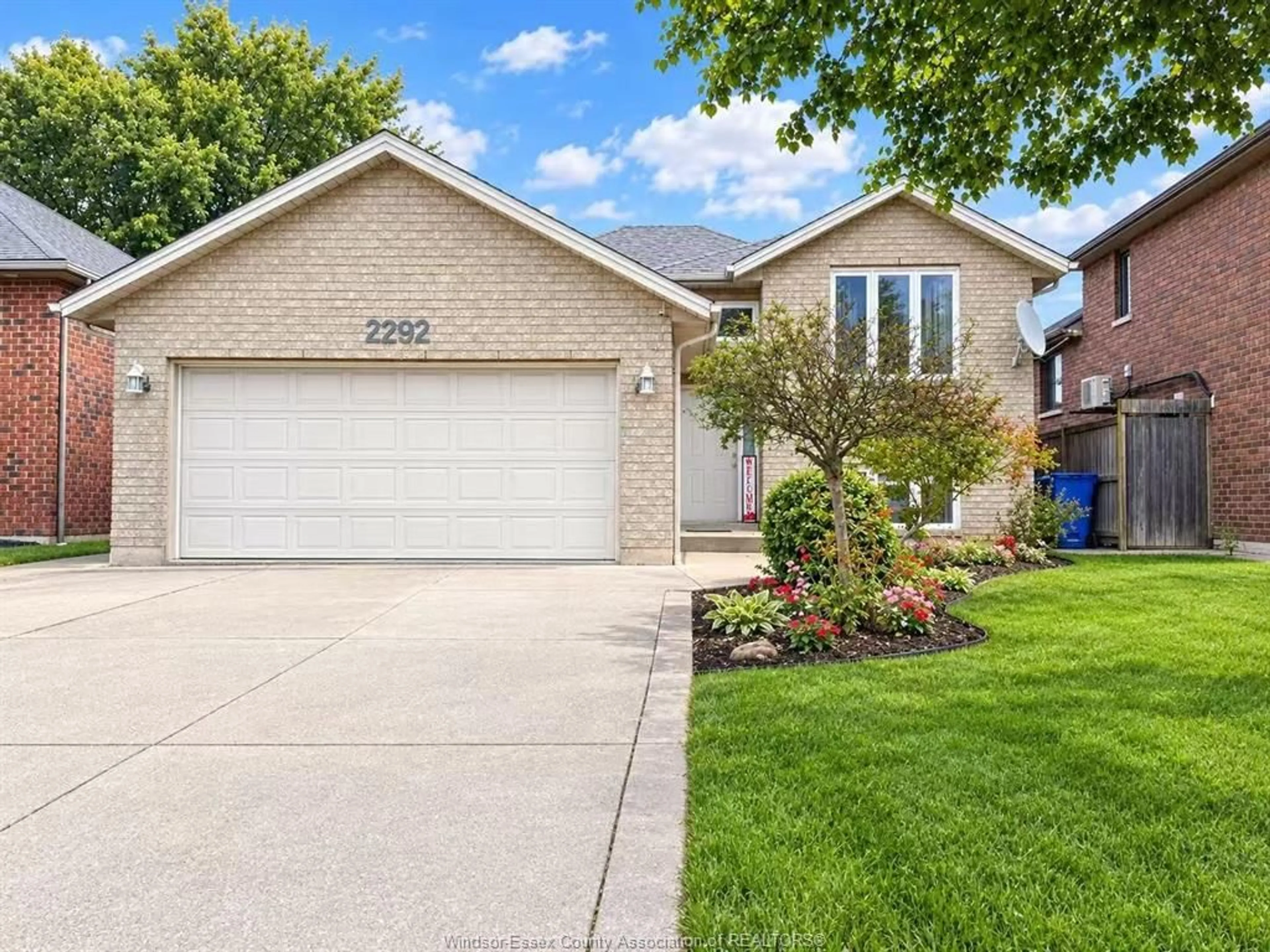 Home with brick exterior material, street for 2292 ASKIN Ave, Windsor Ontario N9B 3Y4