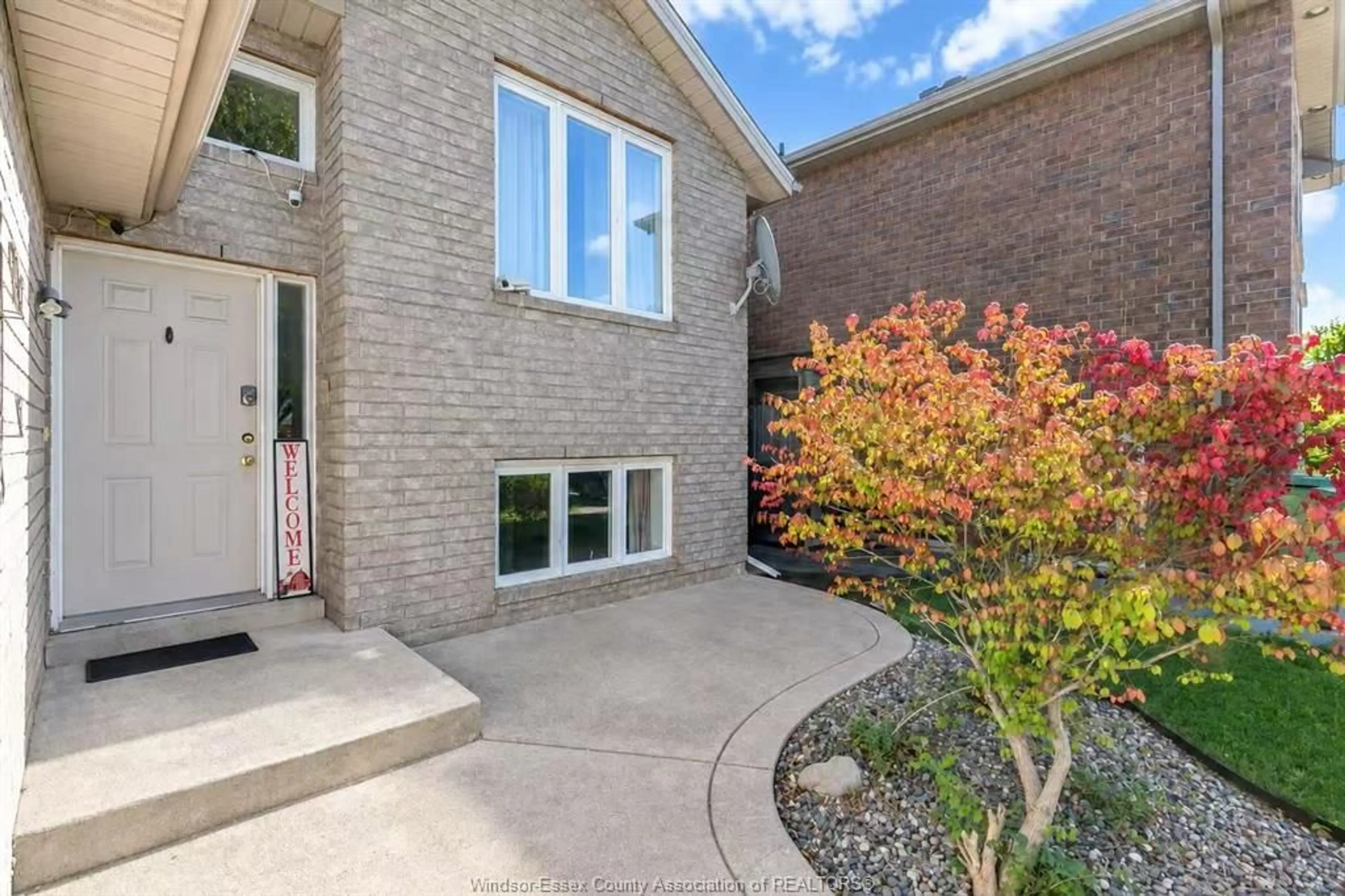 Unknown for 2292 ASKIN Ave, Windsor Ontario N9B 3Y4