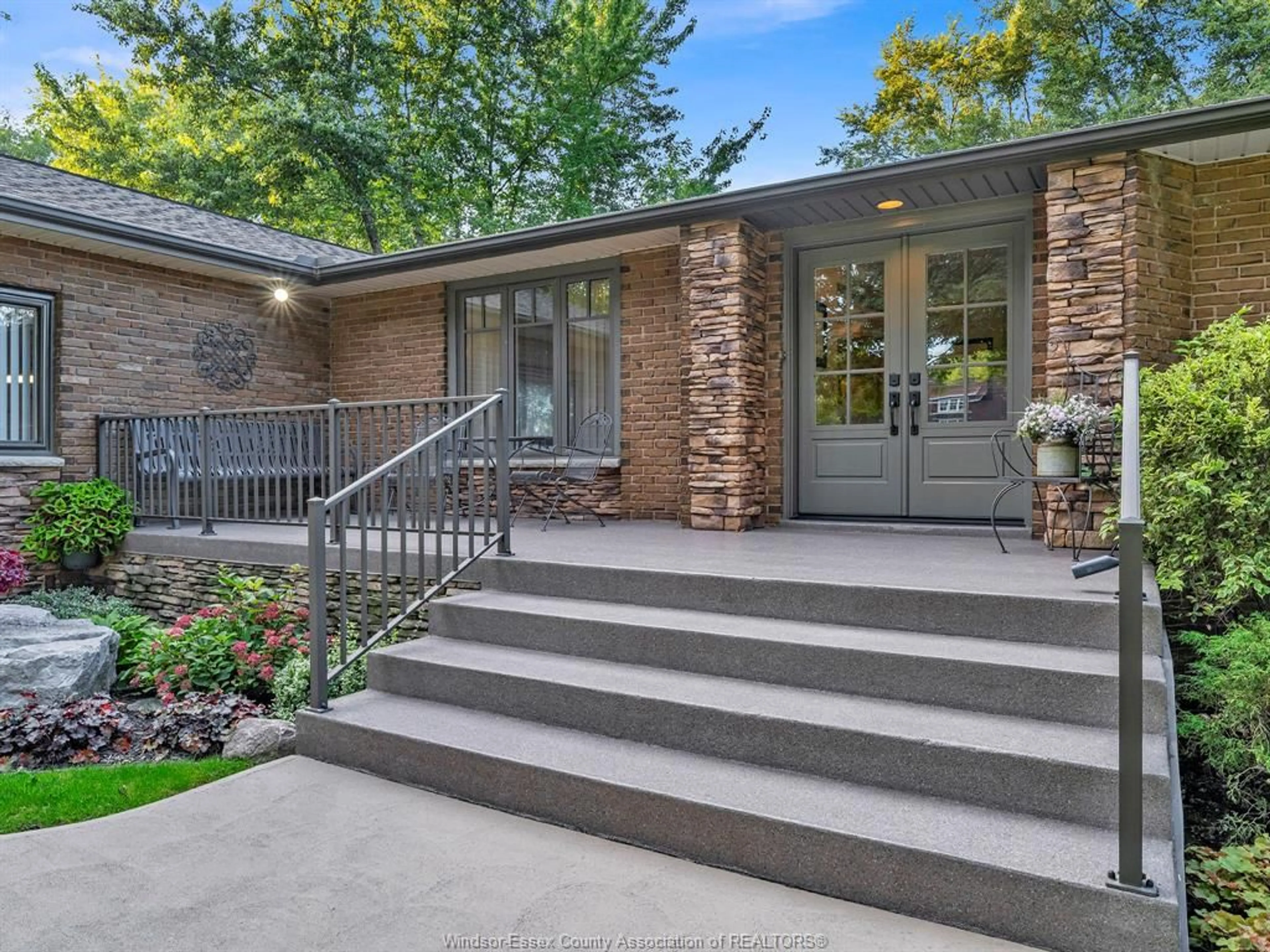 Home with brick exterior material, street for 2730 BOUFFARD, LaSalle Ontario N9H 1W2
