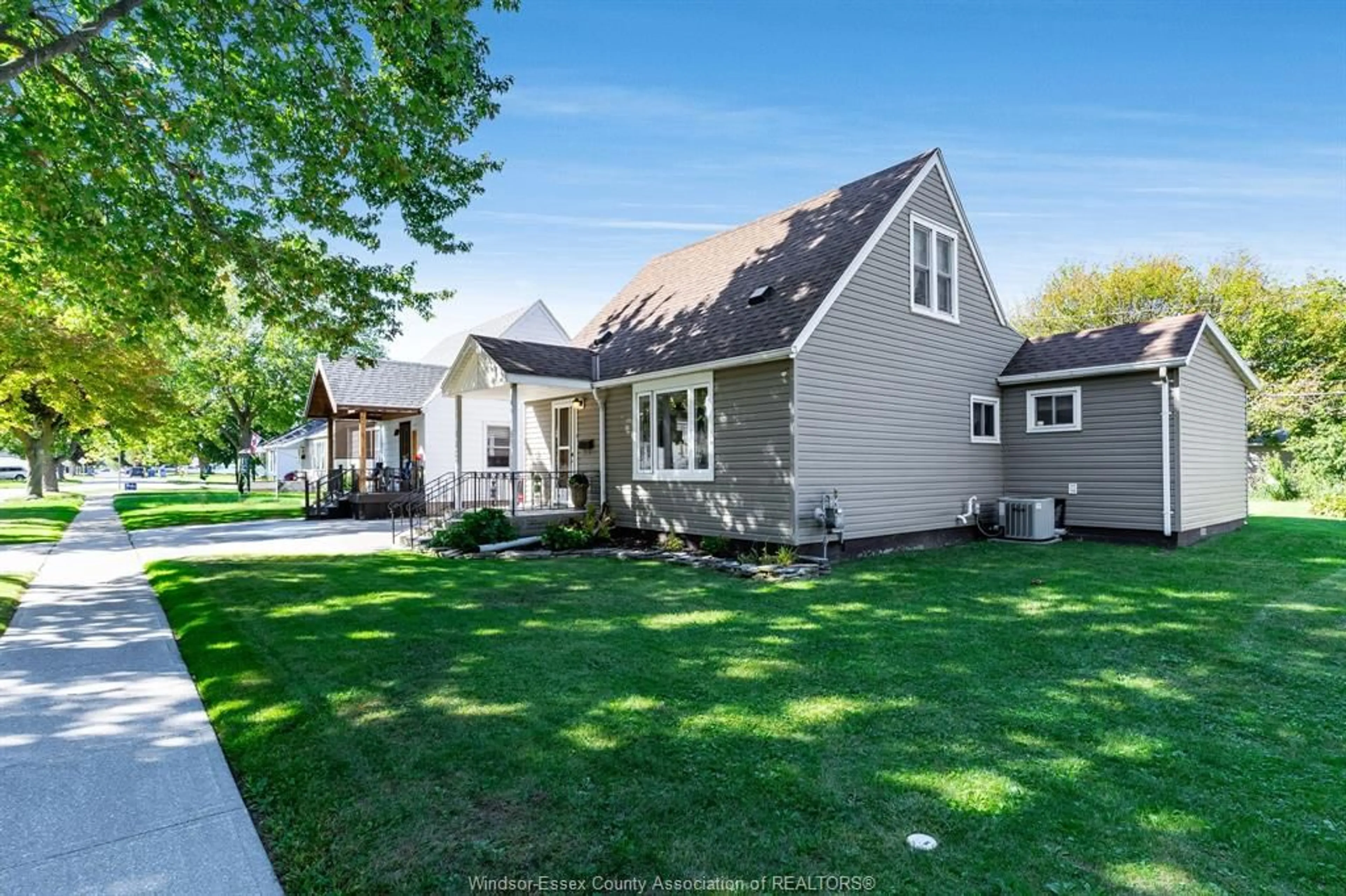 Home with vinyl exterior material, street for 111 Mill St, Leamington Ontario N8H 1S4