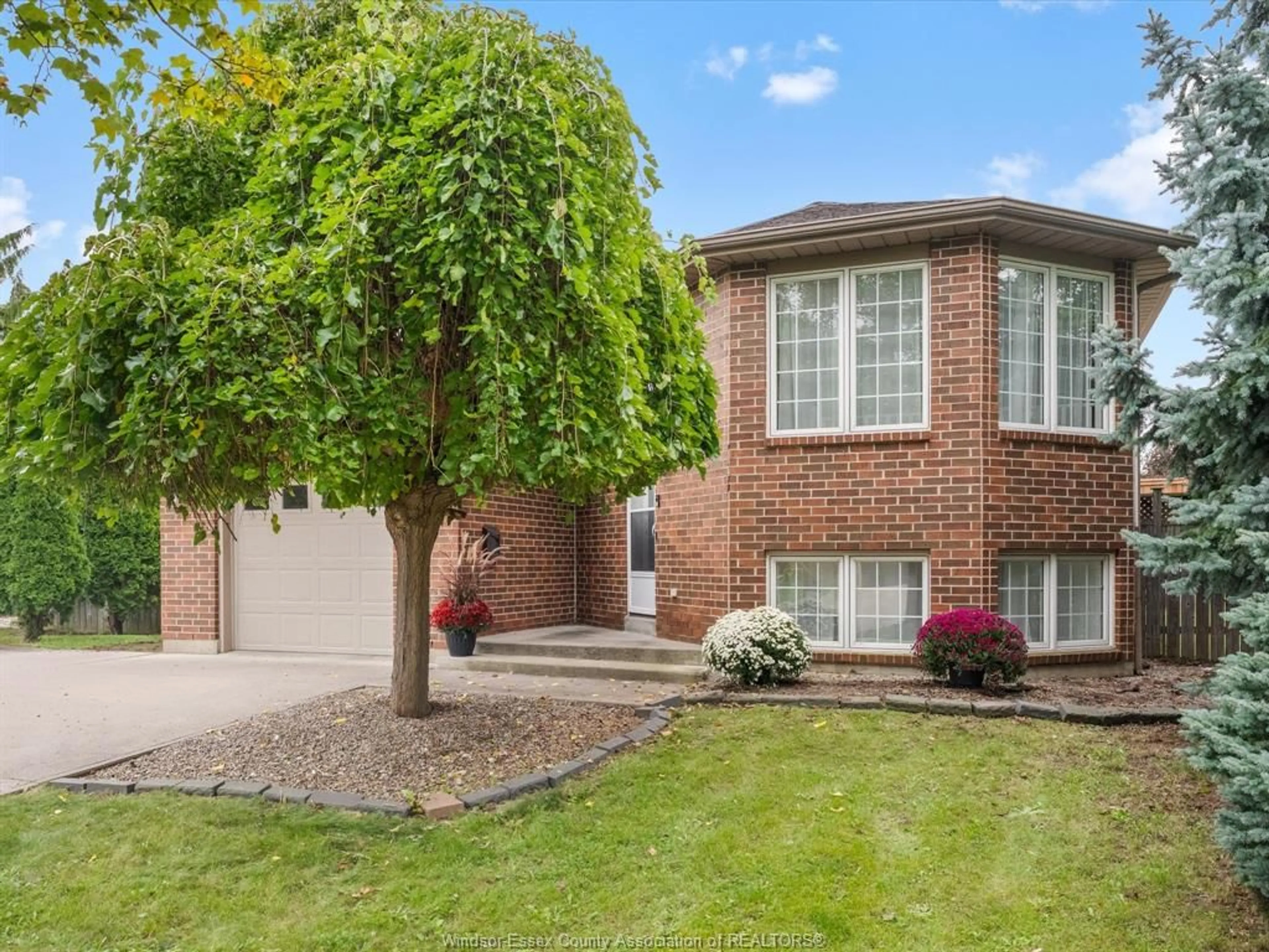 Home with brick exterior material, street for 342 Thorn Ridge Cres, Amherstburg Ontario N9V 3X4