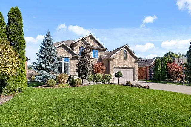 1004 WOODLAND CRES, Lakeshore 2