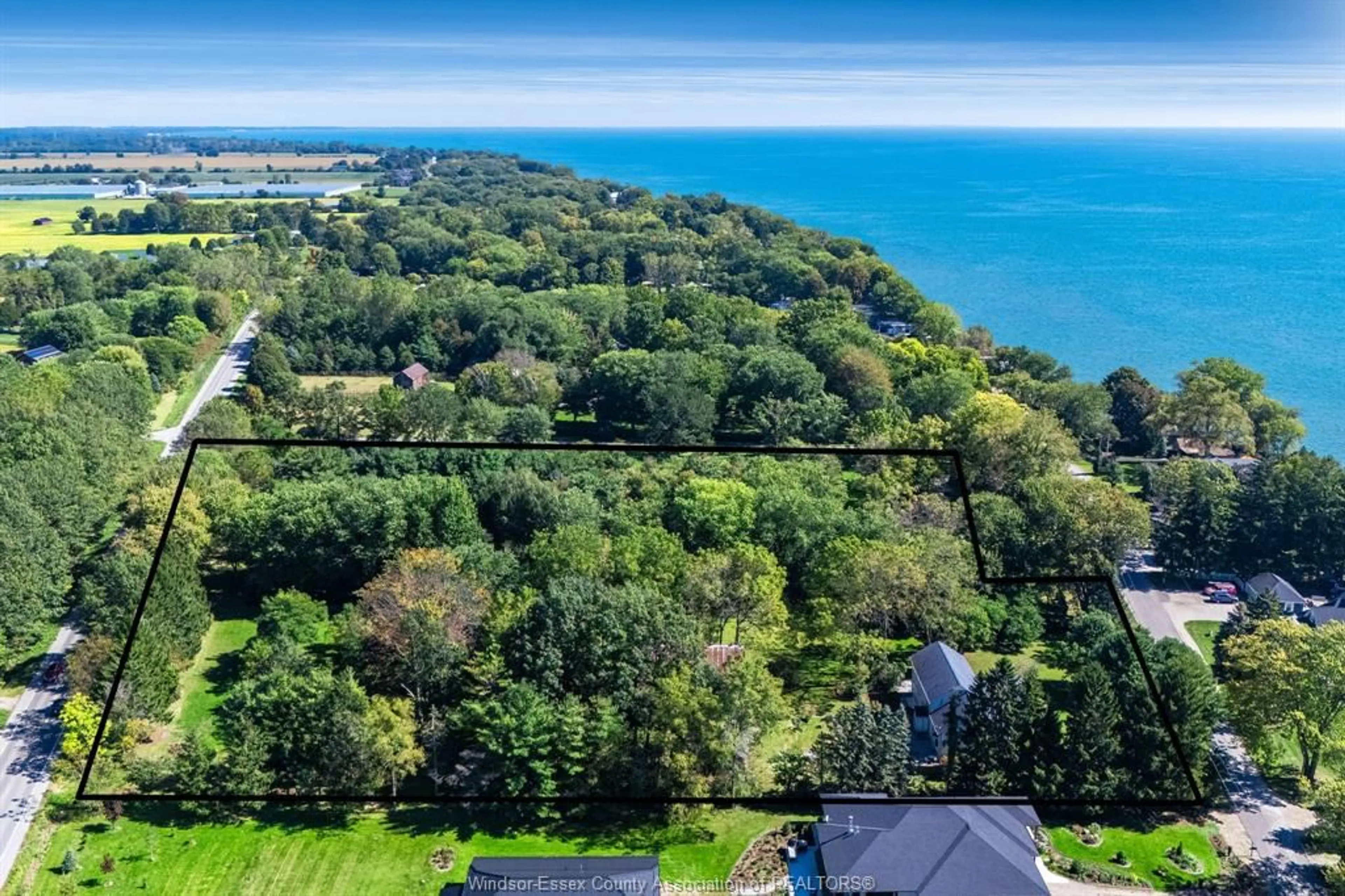 A pic from outside/outdoor area/front of a property/back of a property/a pic from drone, water/lake/river/ocean view for 936 Twin Gables Dr, Harrow Ontario N0R 1G0