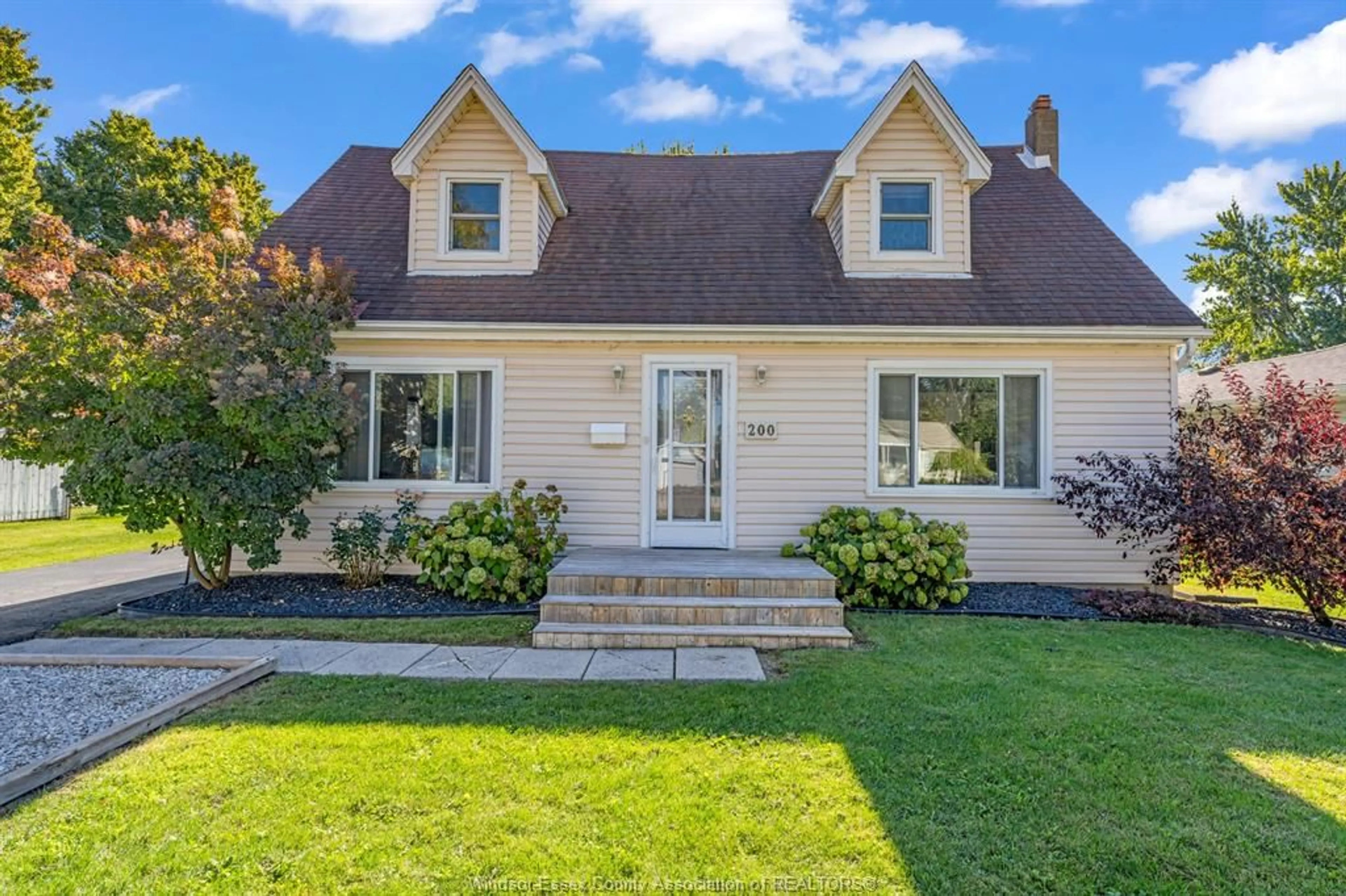 Home with vinyl exterior material, street for 200 Centre St, Essex Ontario N8M 1R2