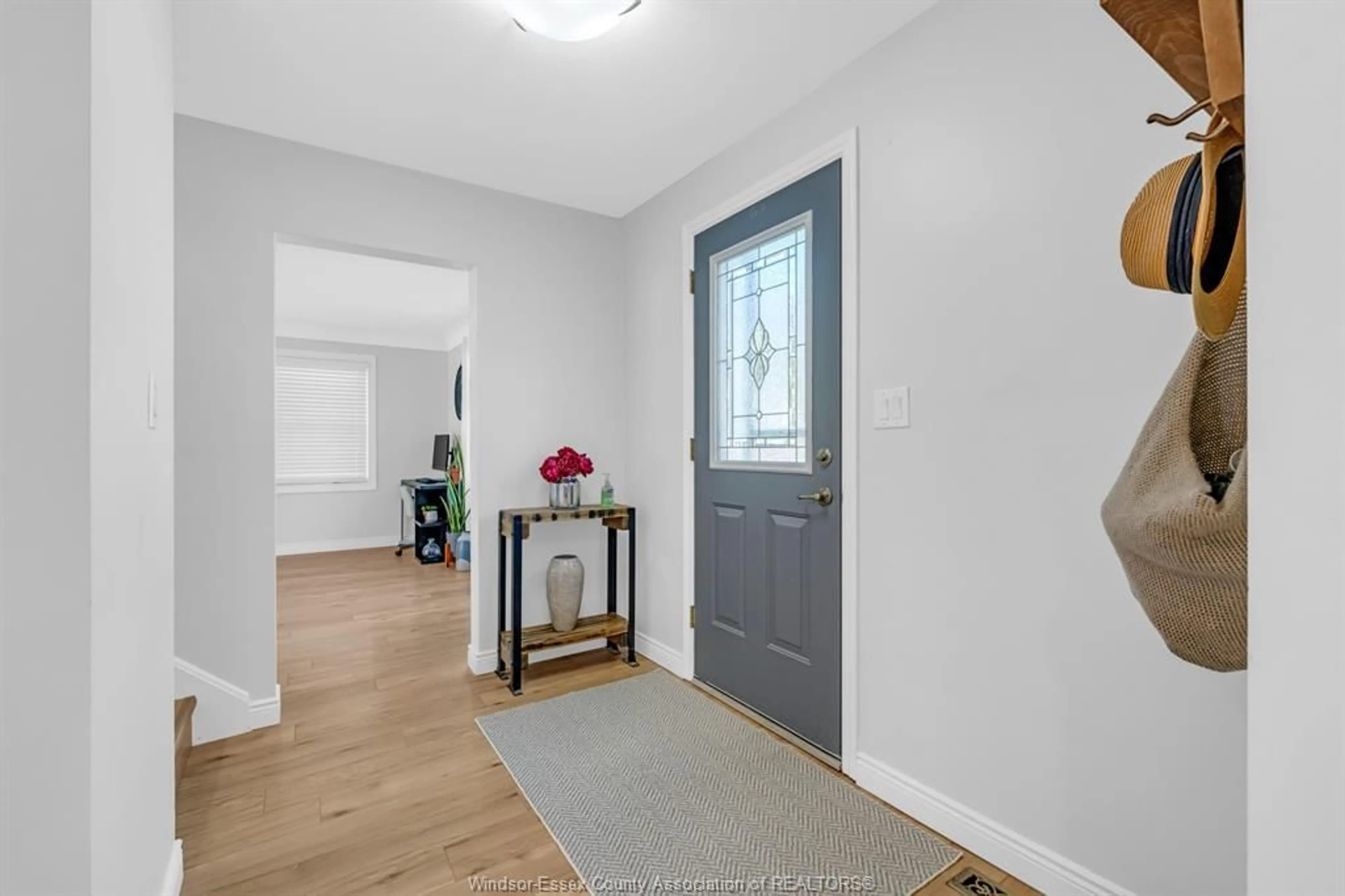 Indoor entryway for 200 Centre St, Essex Ontario N8M 1R2