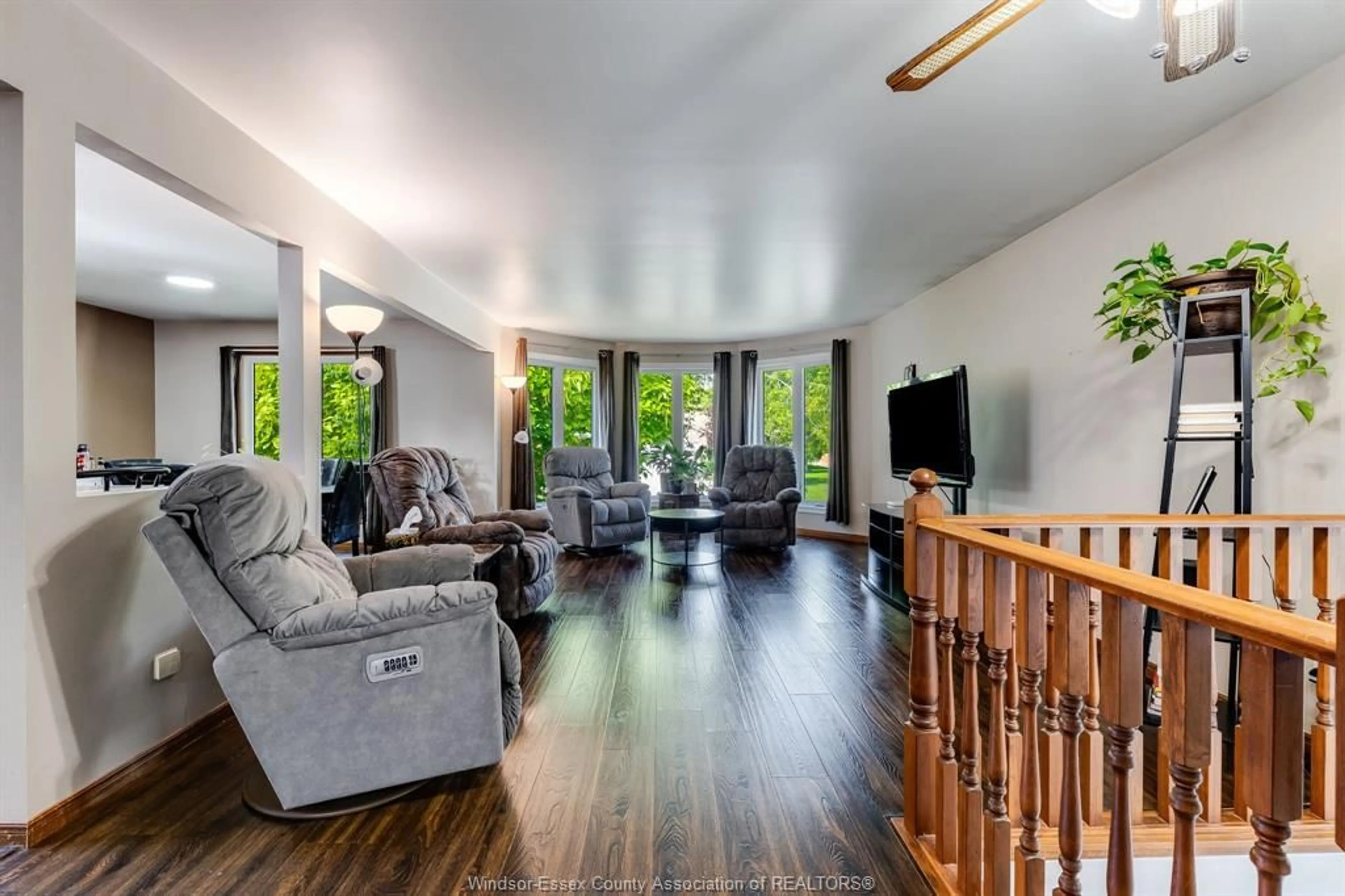 Living room with furniture, unknown for 47 ROSE Ave, Tilbury Ontario N0P 2L0