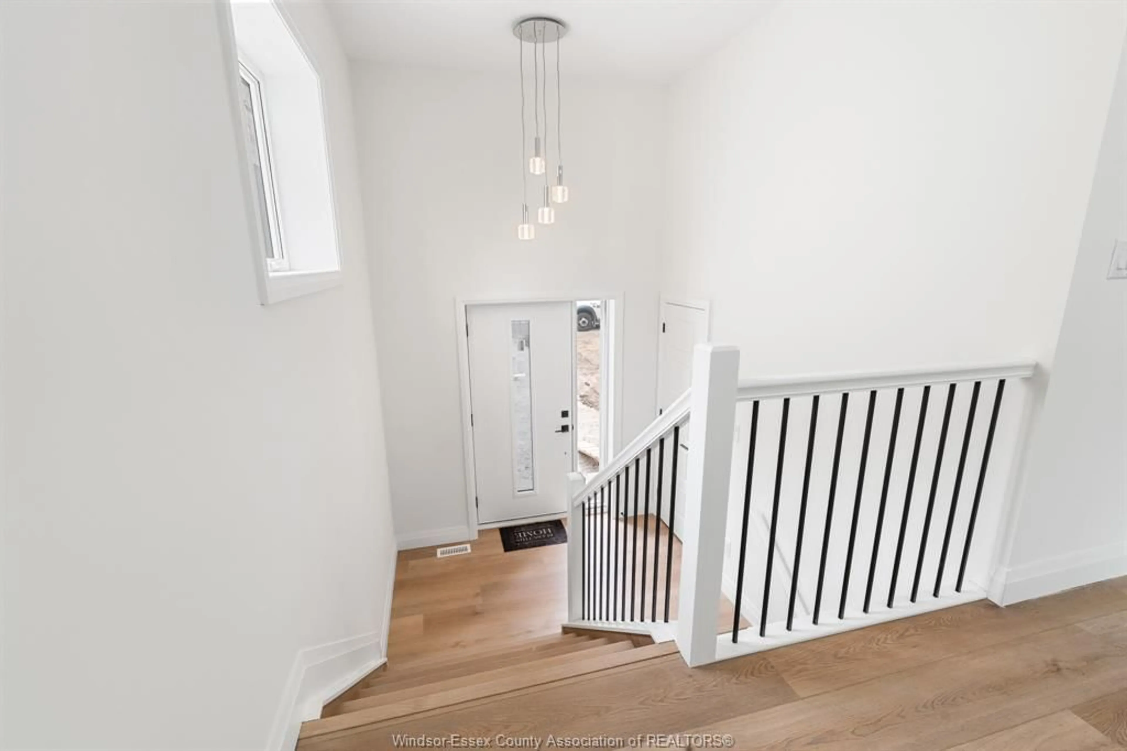 Stairs for 196 Ross Cres, Colchester Ontario N0R 1G0