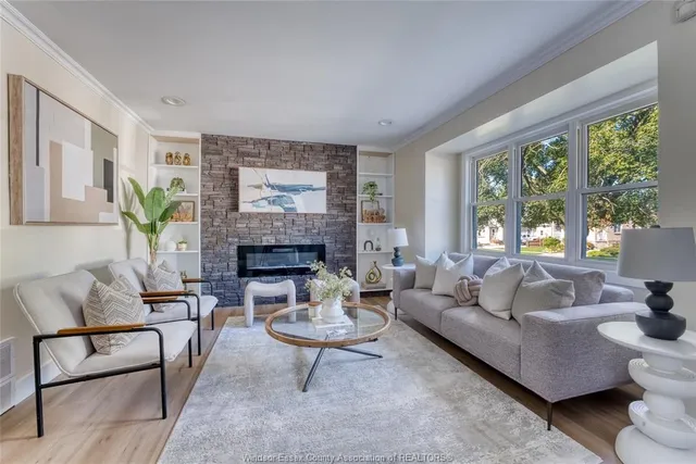 1325 Bernard, Windsor 5