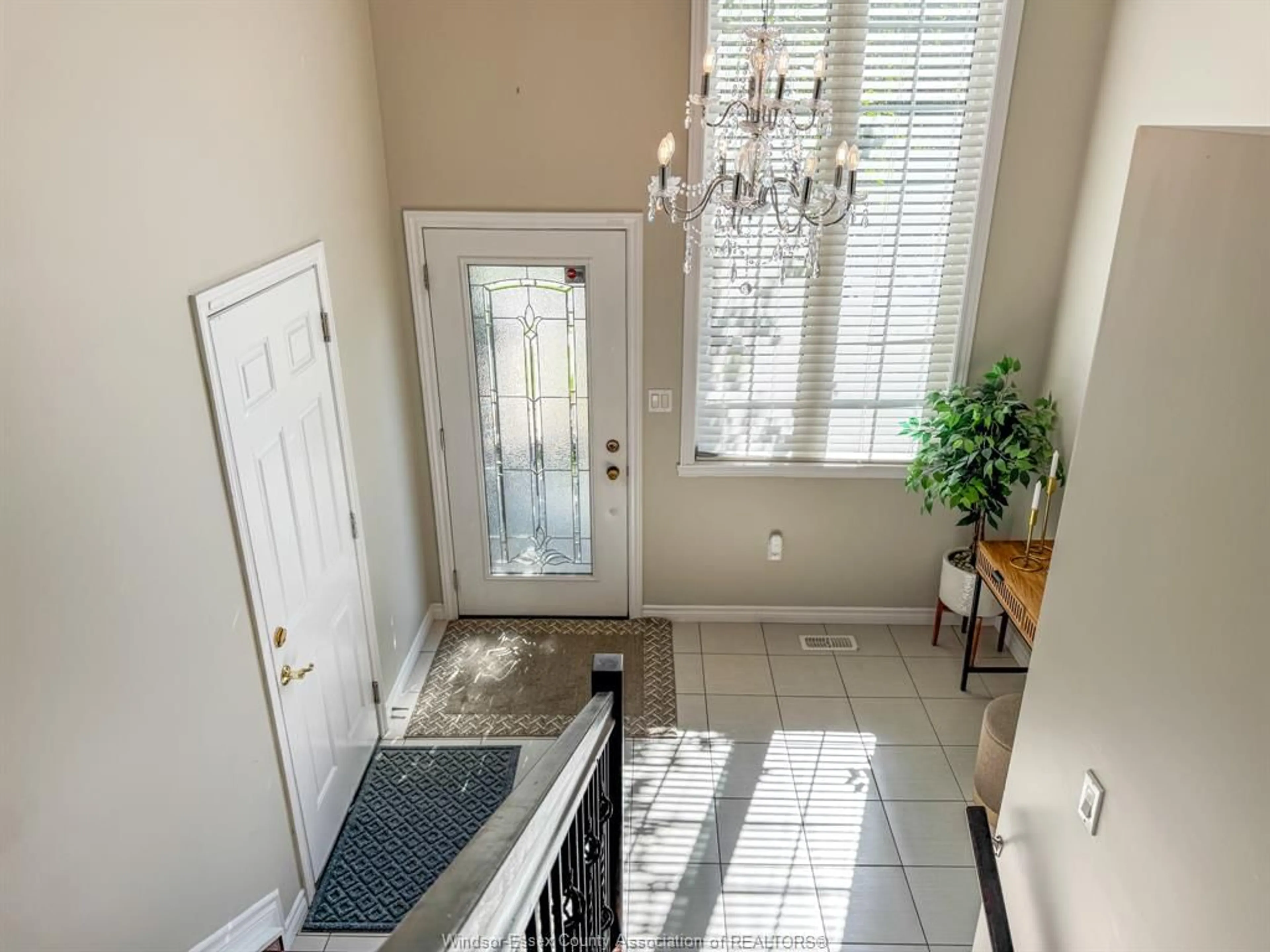 Indoor entryway for 11926 BOULDER, Windsor Ontario N8P 1Z6