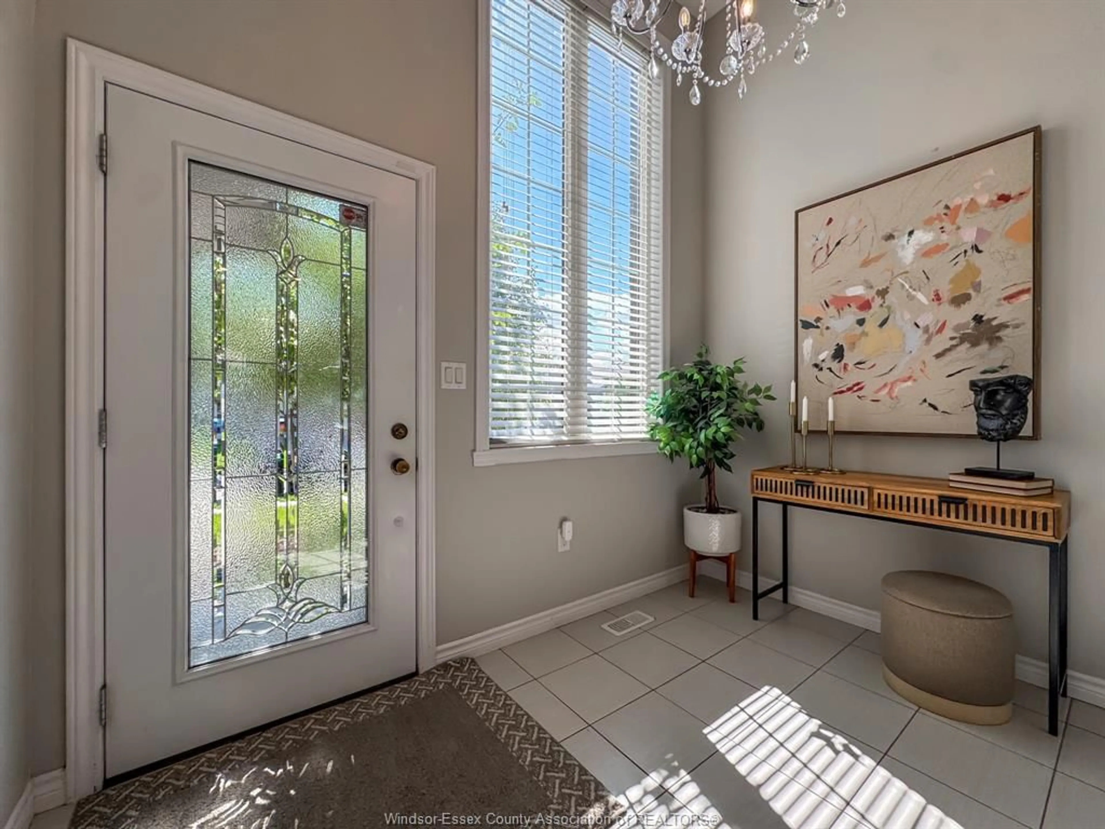 Indoor entryway for 11926 BOULDER, Windsor Ontario N8P 1Z6