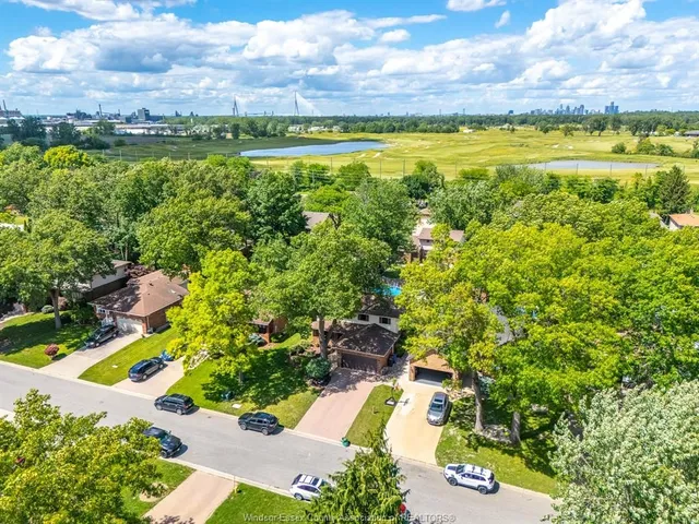 538 Michael Crescent, LaSalle 2