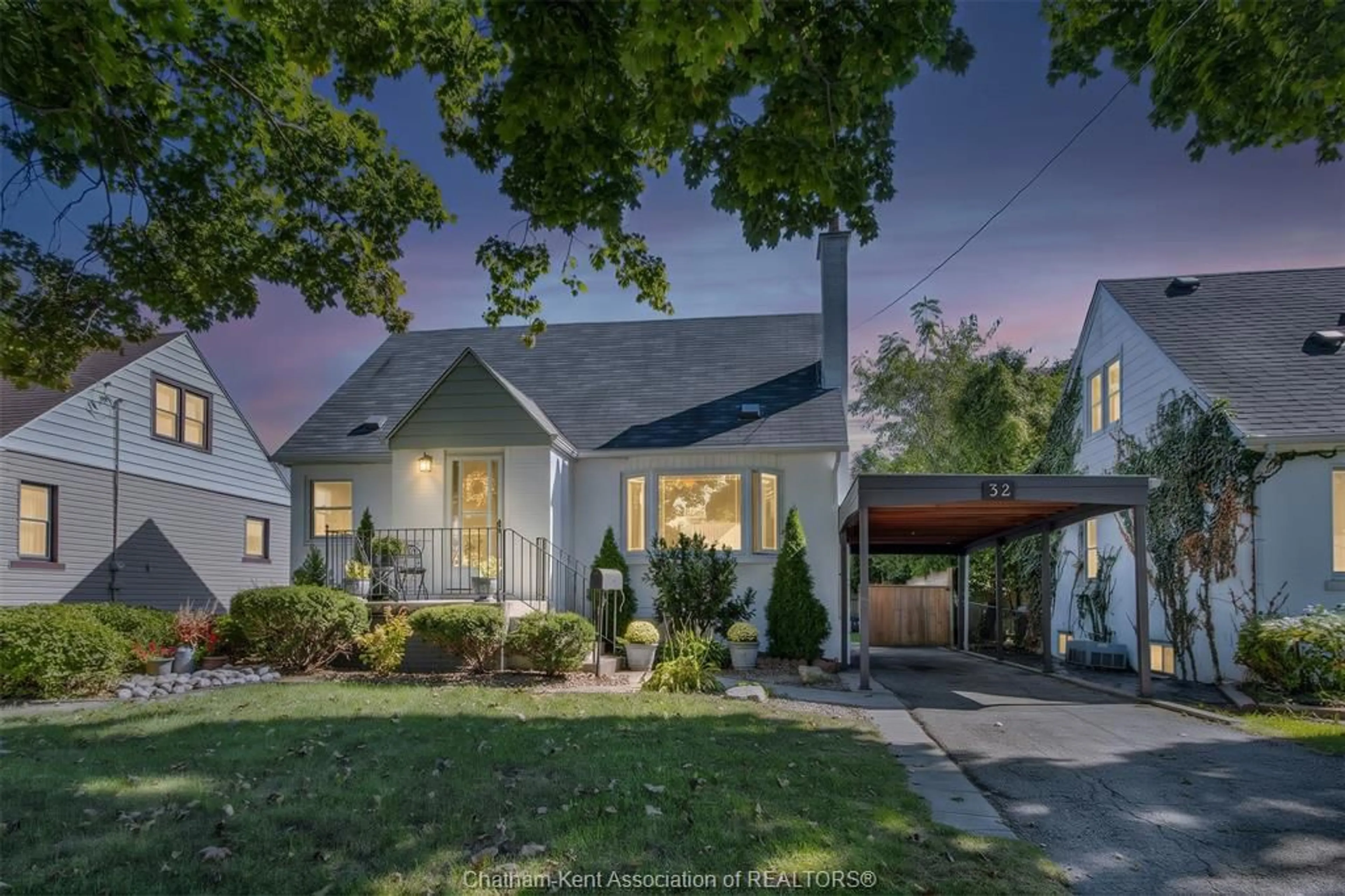 Home with vinyl exterior material, street for 32 KERR Ave, Chatham Ontario N7M 1B7