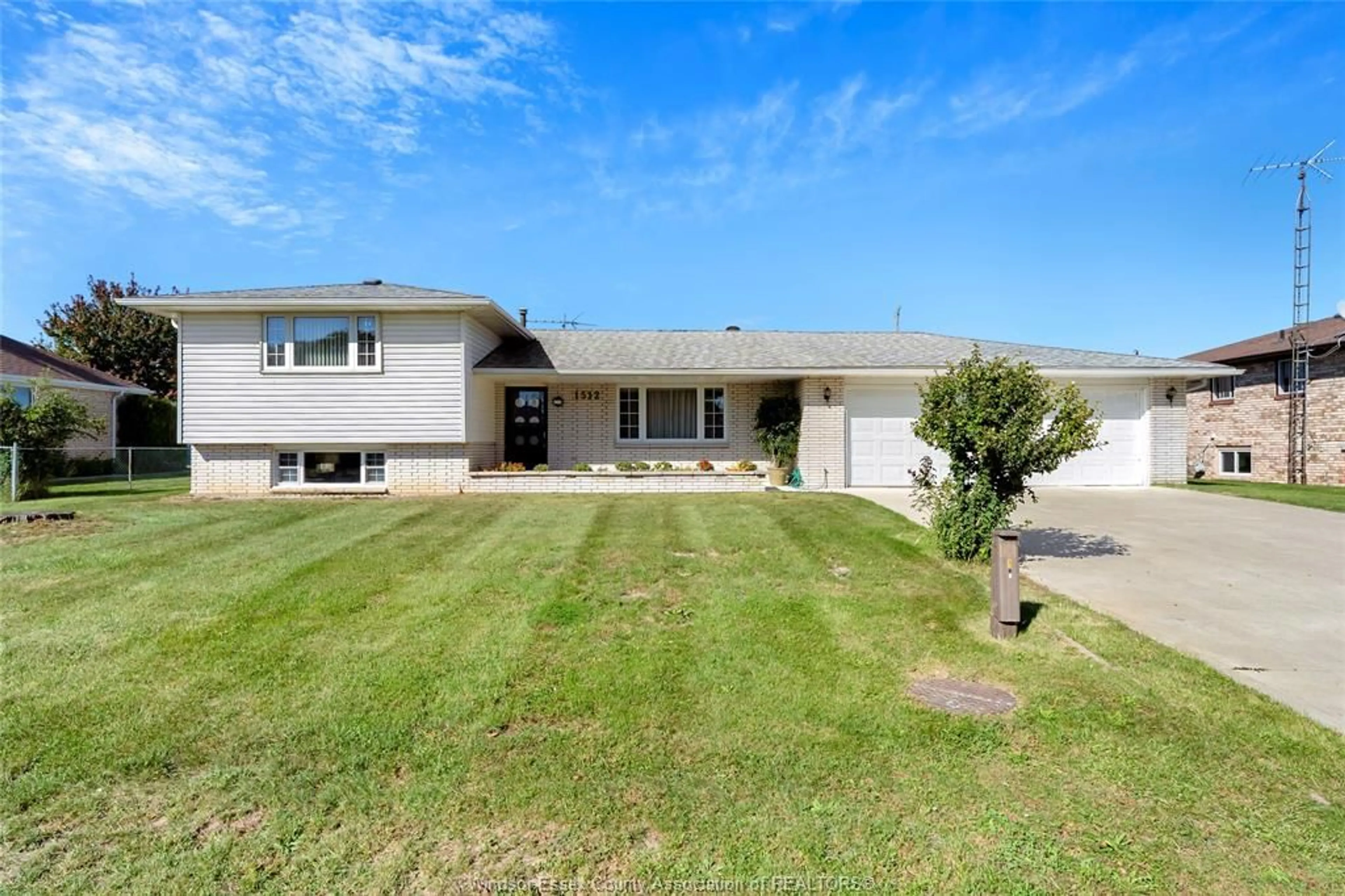 A pic from outside/outdoor area/front of a property/back of a property/a pic from drone, water/lake/river/ocean view for 1512 PEACH Dr, Ruthven Ontario N0P 2G0