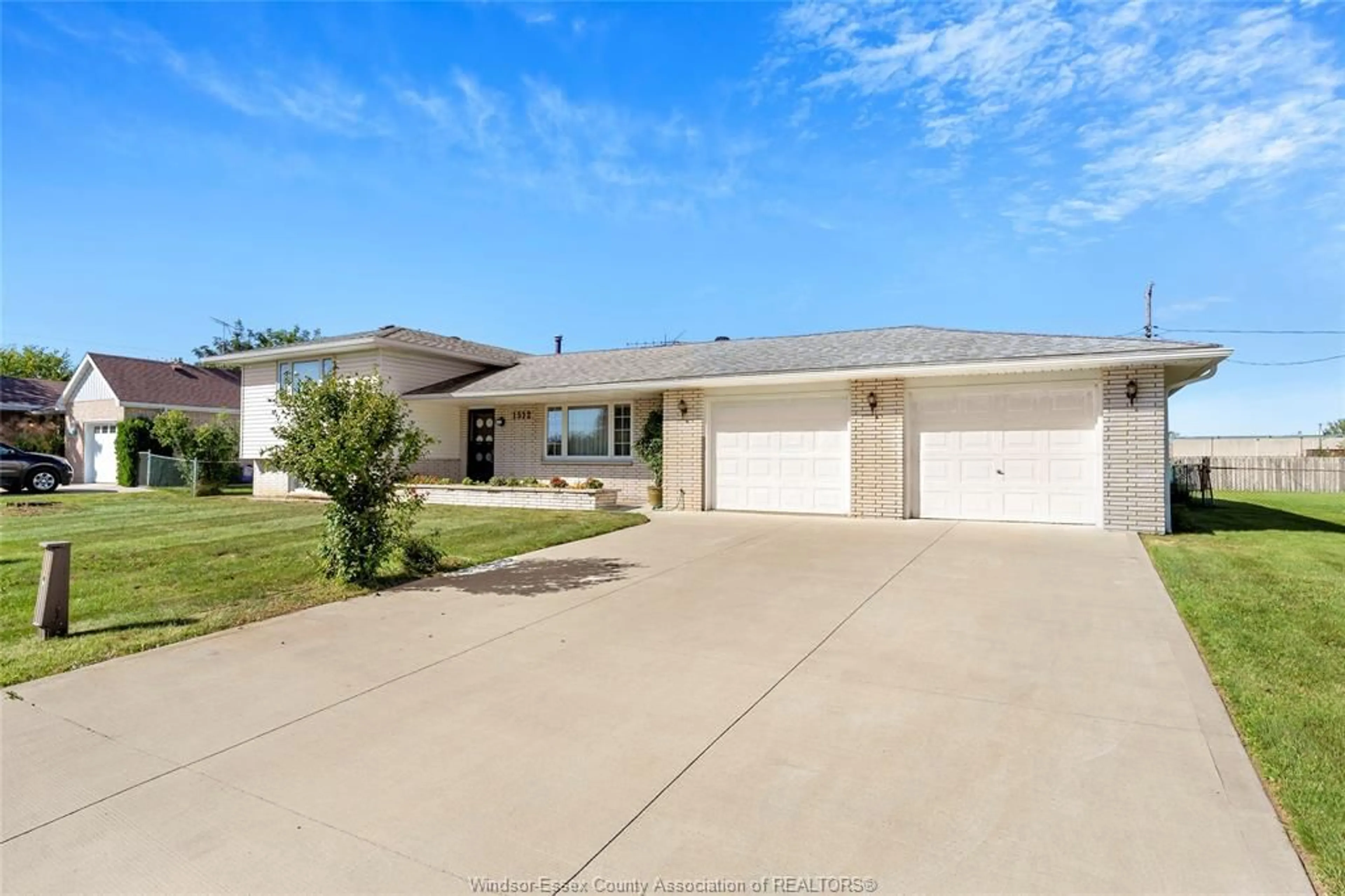 Home with vinyl exterior material, water/lake/river/ocean view for 1512 PEACH Dr, Ruthven Ontario N0P 2G0