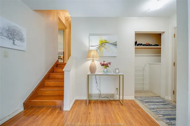 381 CARLING, Windsor 5