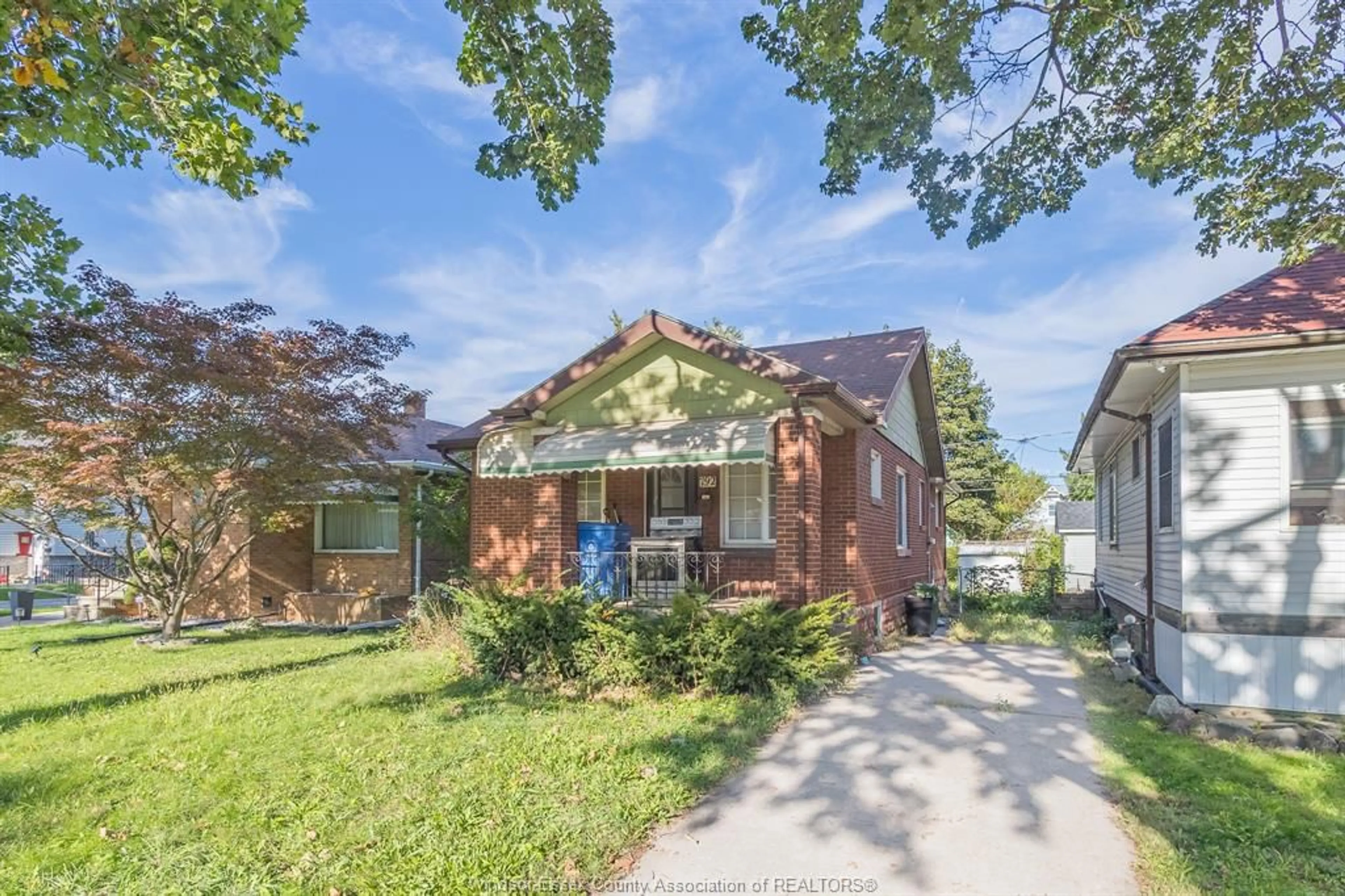 A pic from outside/outdoor area/front of a property/back of a property/a pic from drone, street for 792 partington Ave, Windsor Ontario N9B 2N8