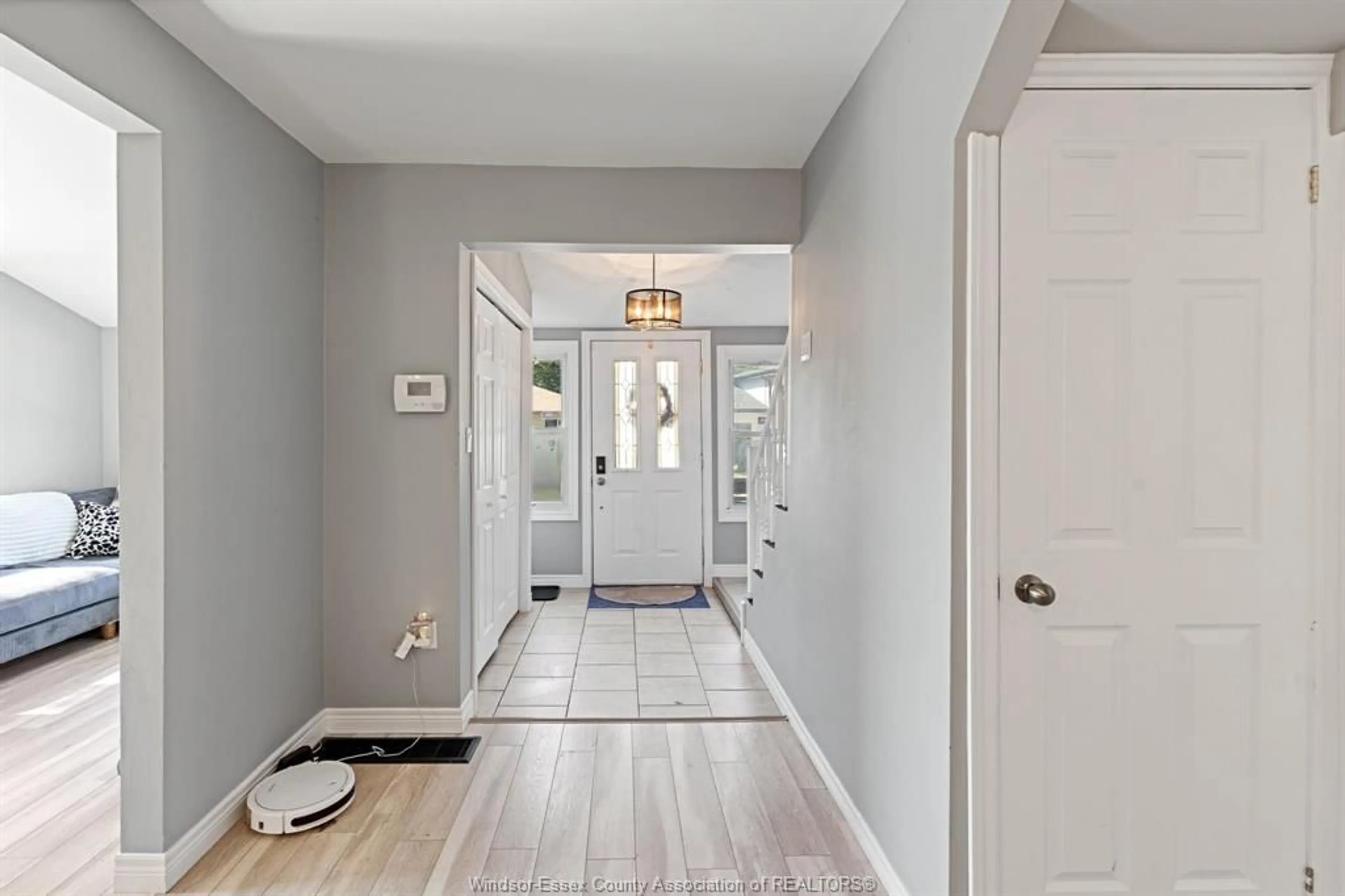 Indoor entryway for 748 SCRATCH Lane, Kingsville Ontario N9Y 3G5