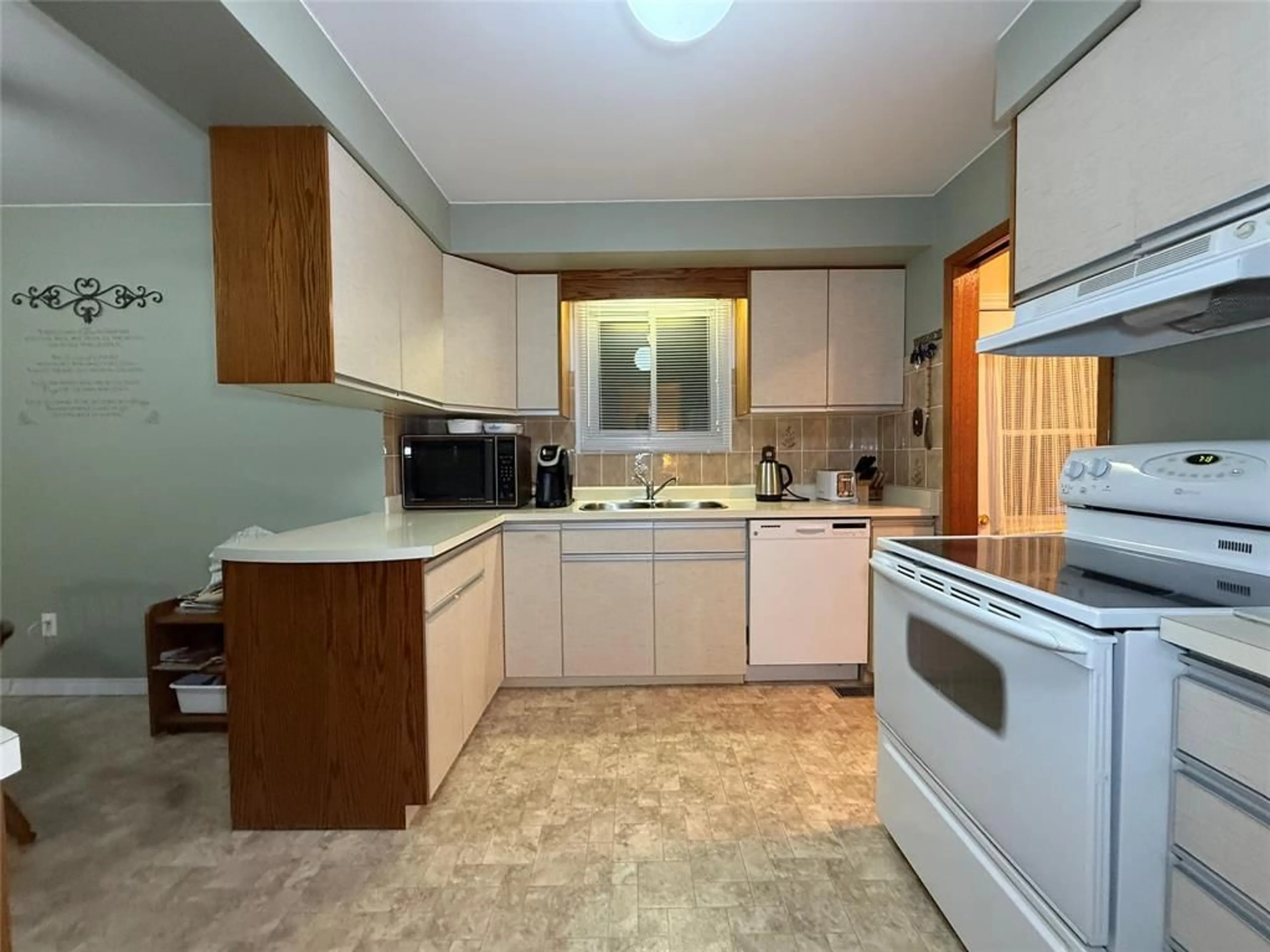 Standard kitchen, unknown for 274 FRANCES St, Strathroy Ontario N7G 2L6