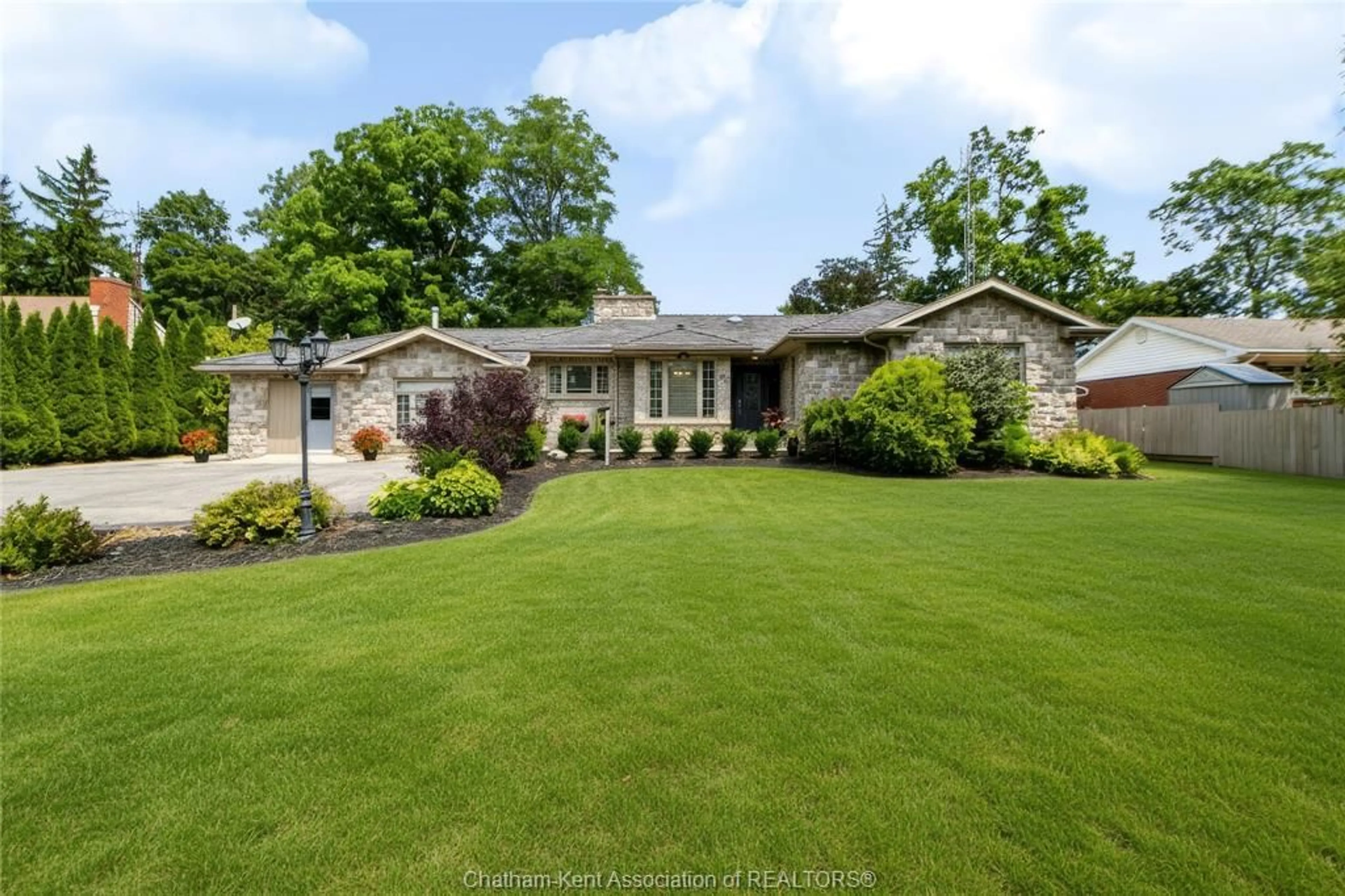 Unknown for 931 Charing Cross Rd, Chatham Ontario N7M 5H7