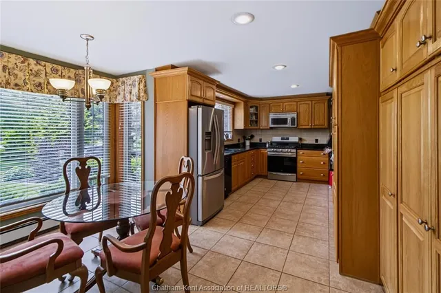 931 Charing Cross Rd, Chatham 4