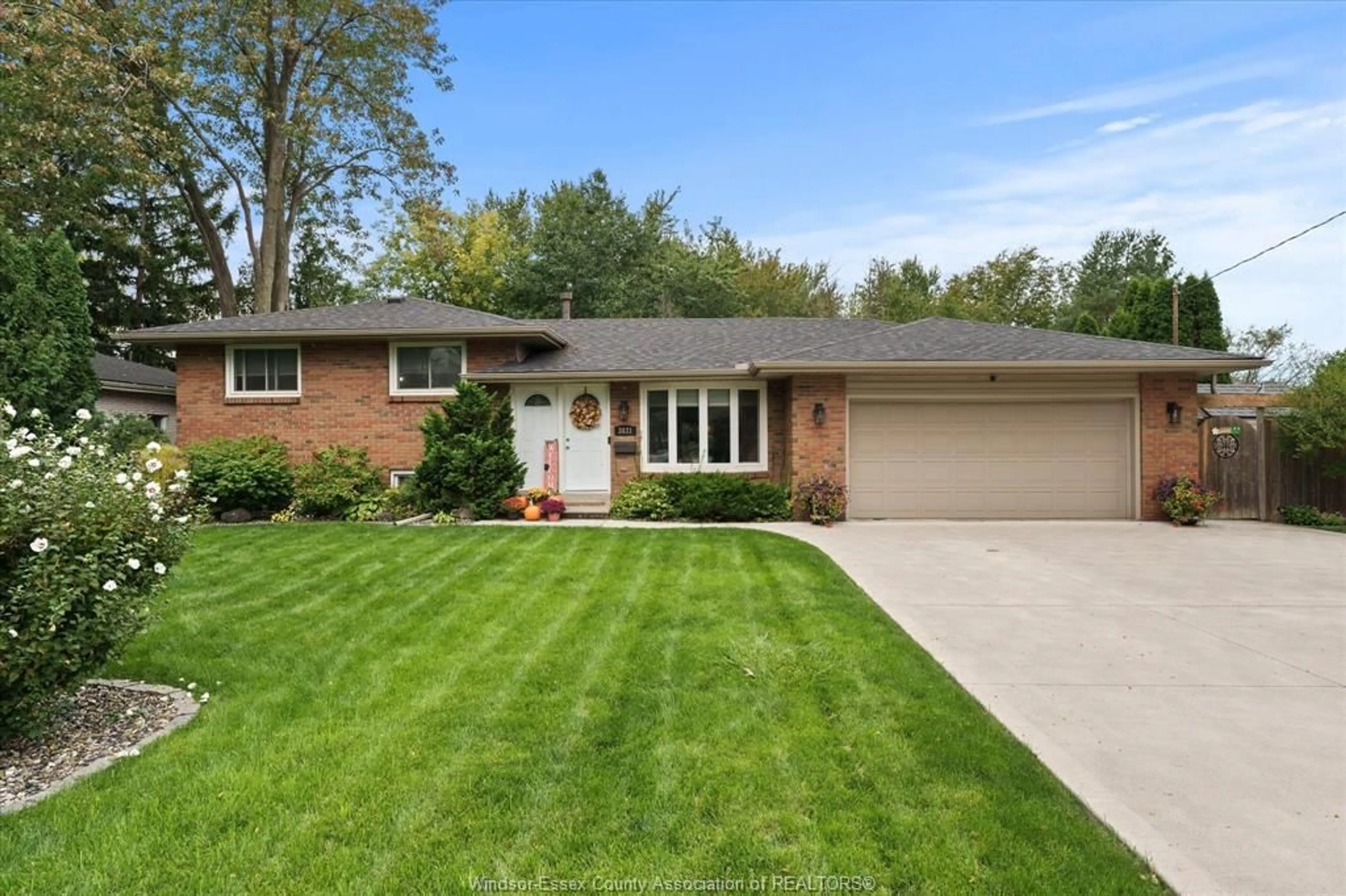 Home with brick exterior material, street for 3831 KATHLEEN, Windsor Ontario N9G 1R1