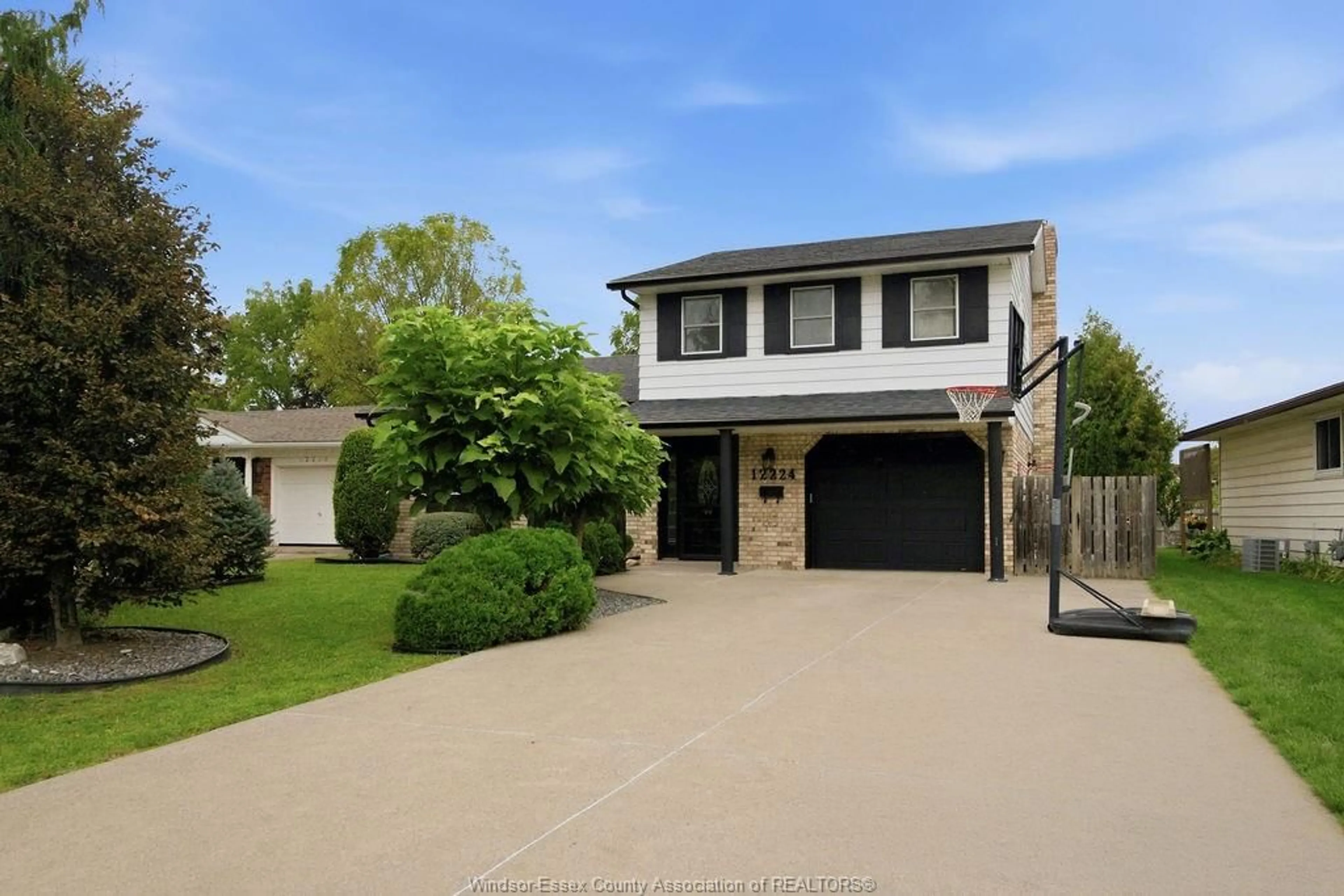A pic from outside/outdoor area/front of a property/back of a property/a pic from drone, street for 12224 ST THOMAS Cres, Tecumseh Ontario N8N 3J9