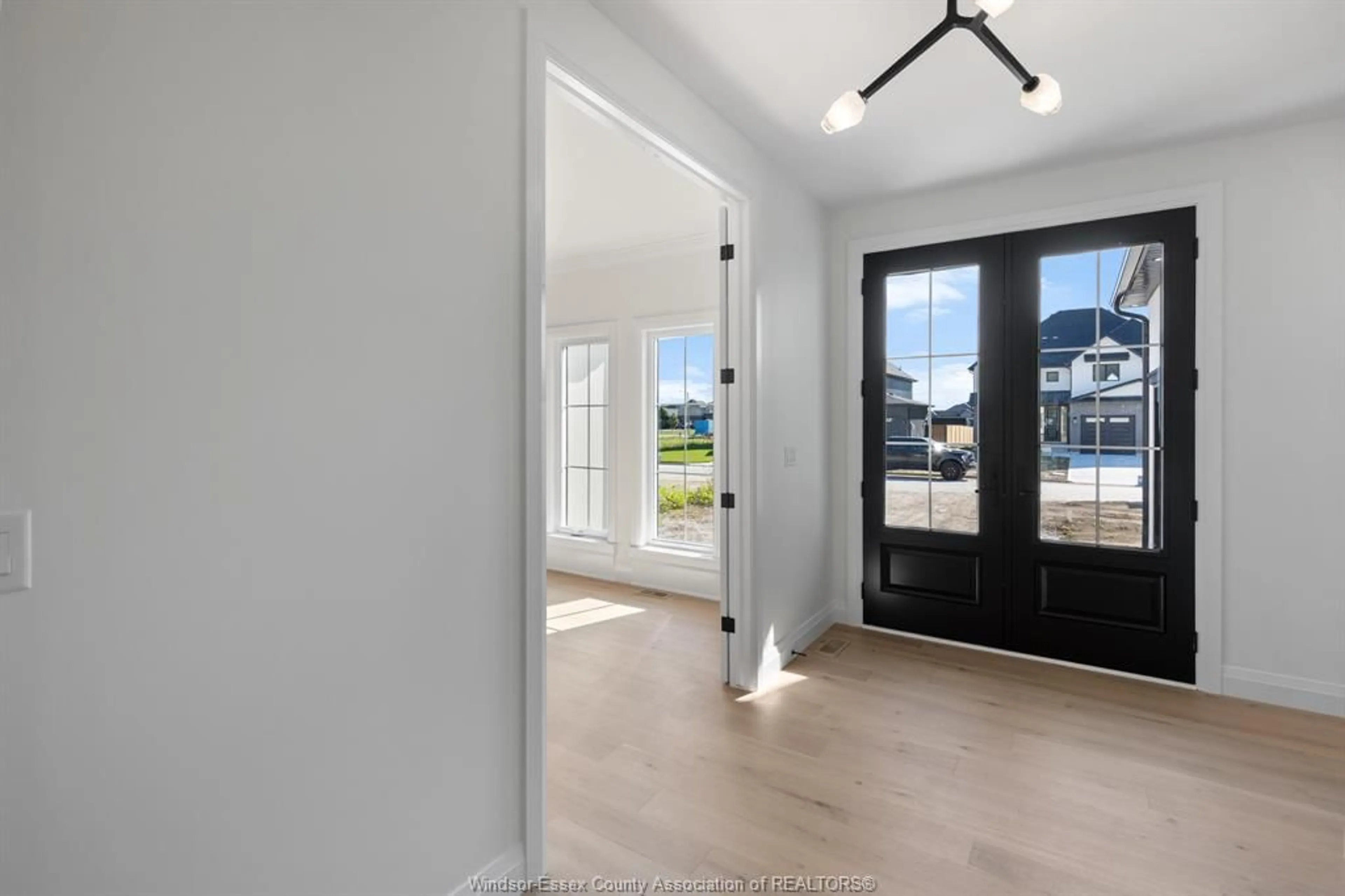 Indoor entryway for 3598 SUTTON Ave, Windsor Ontario N9E 0A6