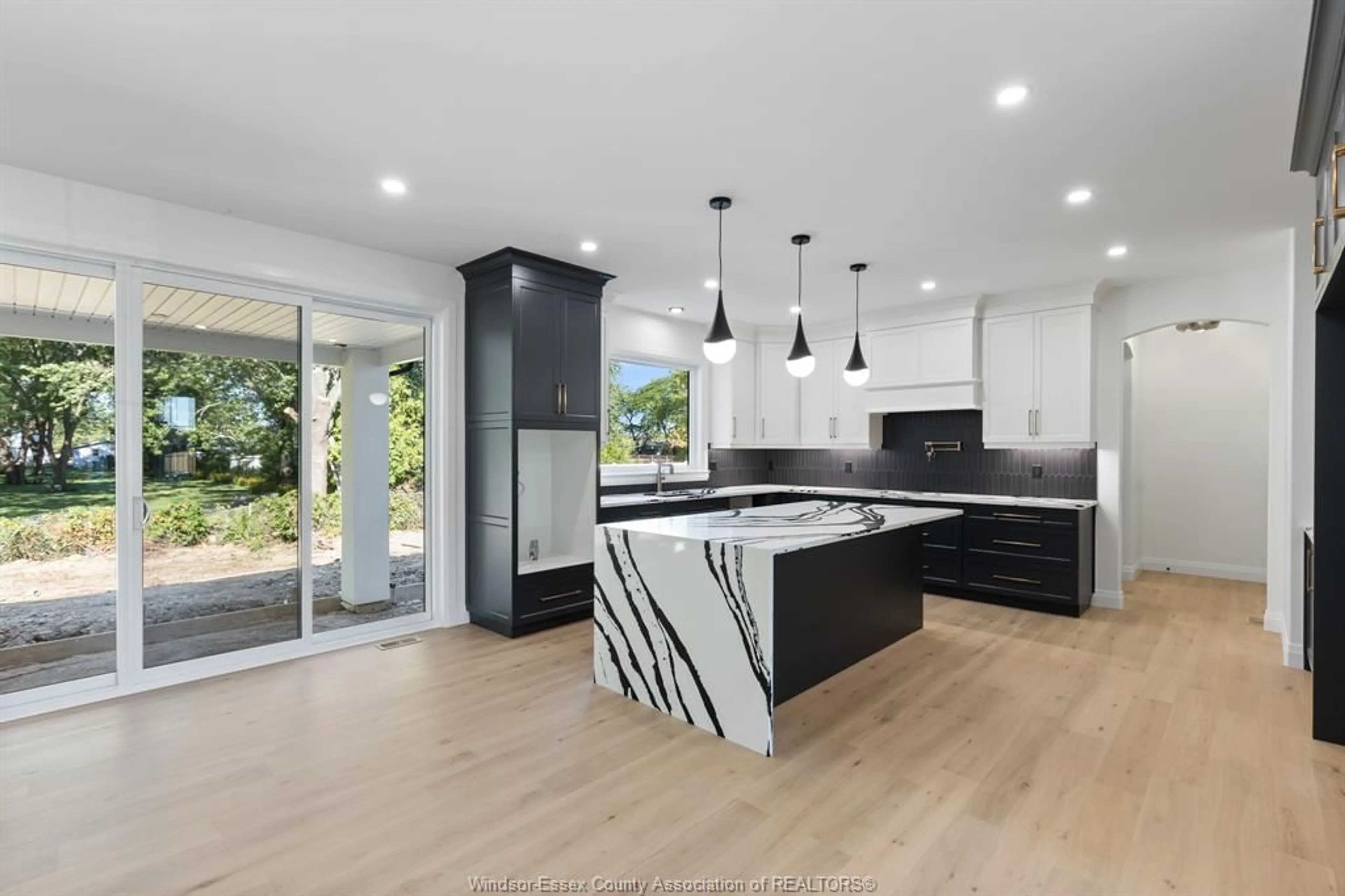 Contemporary kitchen, unknown for 3598 SUTTON Ave, Windsor Ontario N9E 0A6