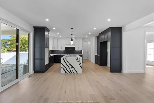 3598 SUTTON Ave, Windsor 5