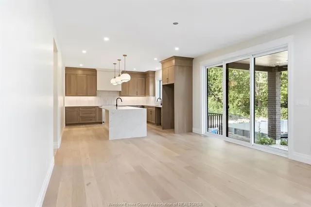 3586 SUTTON Ave, Windsor 4
