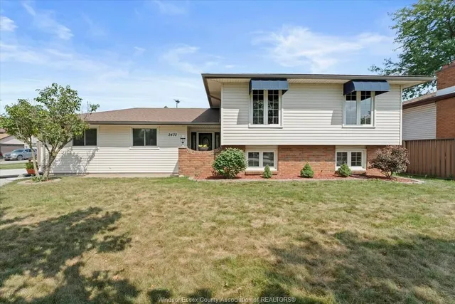 2402 St. Alphonse Ave, Tecumseh 2