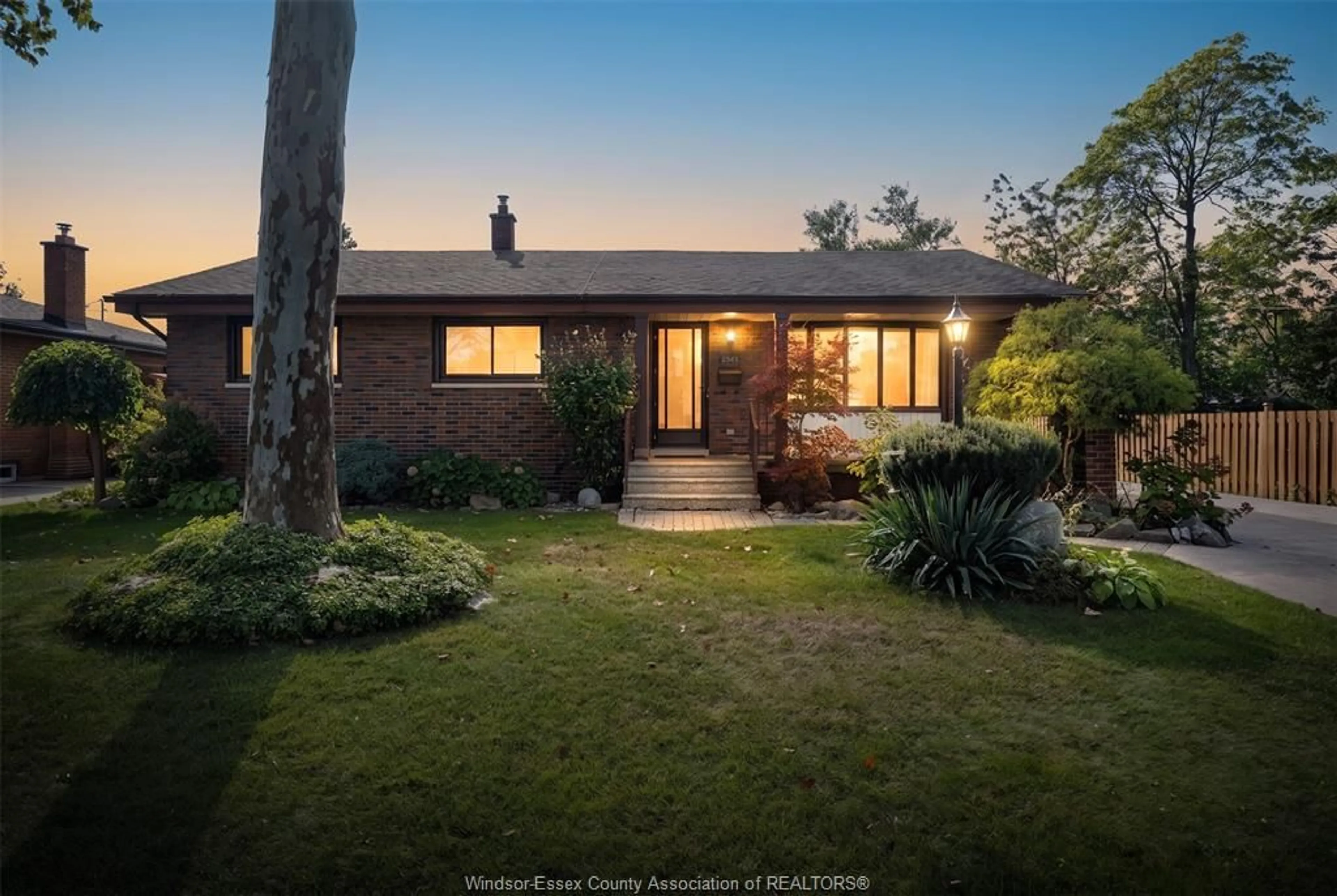 A pic from outside/outdoor area/front of a property/back of a property/a pic from drone, street for 2545 ST. PATRICKS'S Ave, Windsor Ontario N9E 3G5