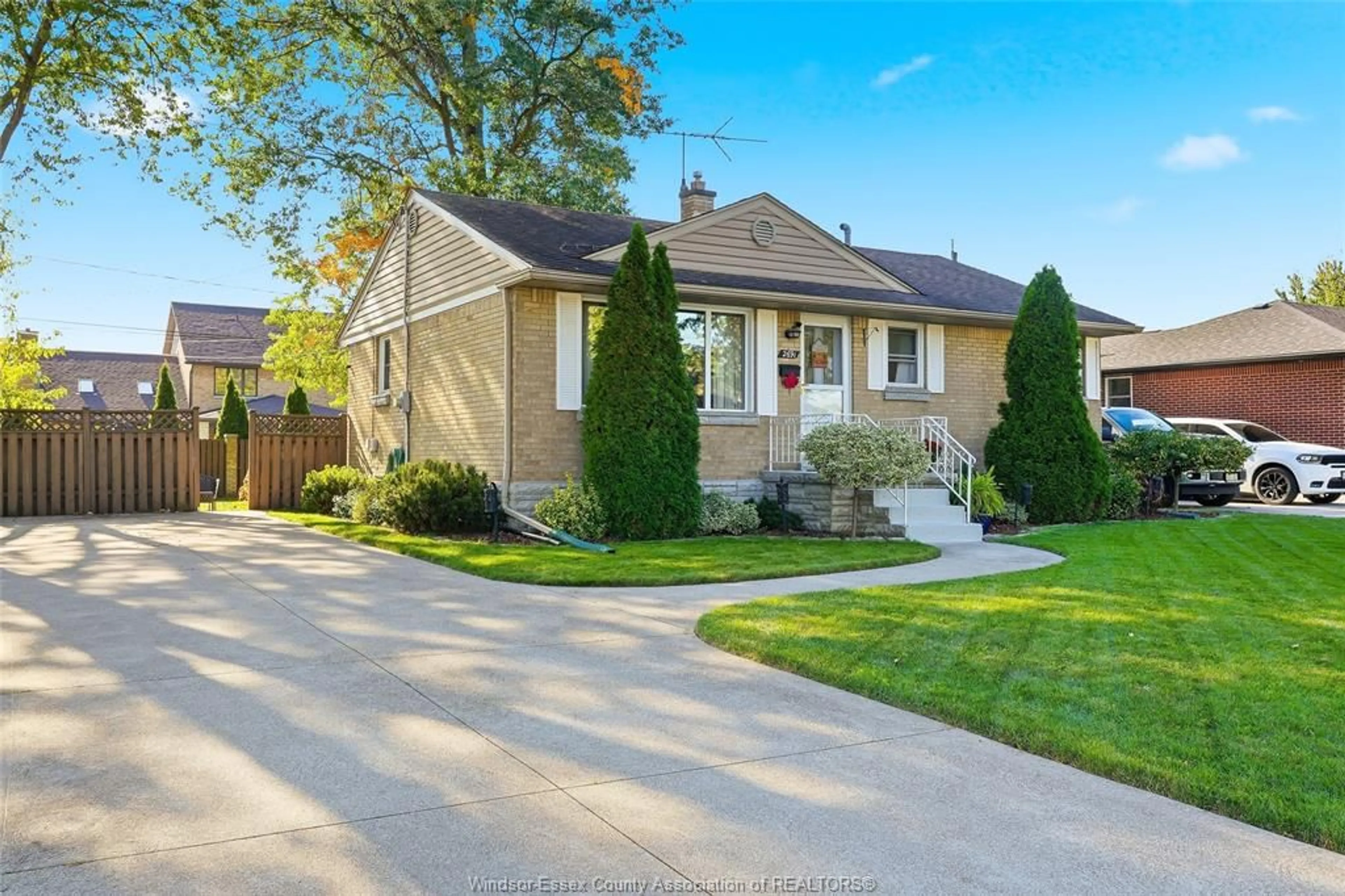 Home with vinyl exterior material, street for 2691 ASKIN, Windsor Ontario N9E 3H8