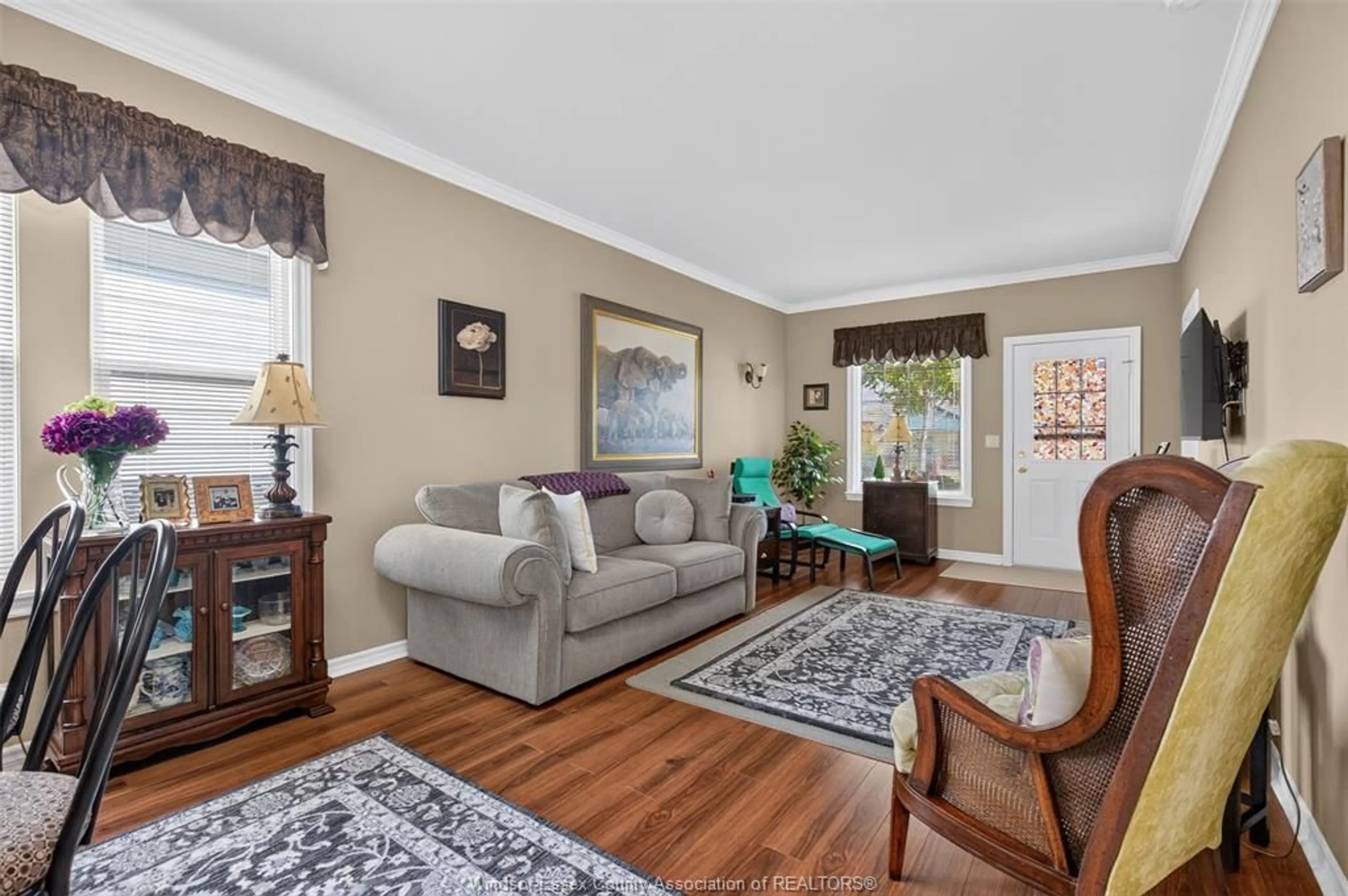 Living room with furniture, unknown for 519 MCKAY, Windsor Ontario N9B 1Z7