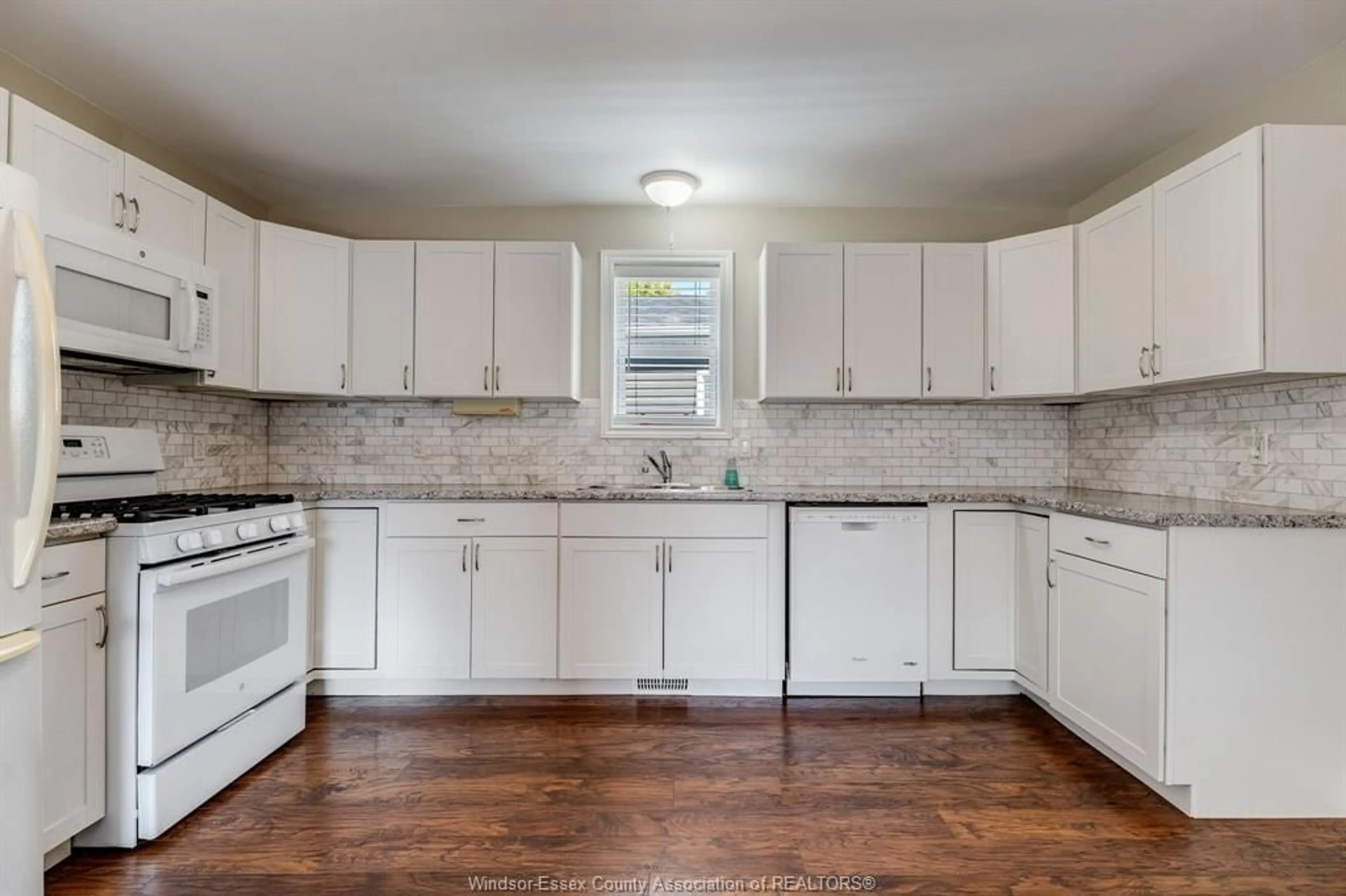 Standard kitchen, ceramic/tile floor for 145 Dana, Essex Ontario N8M 2A3