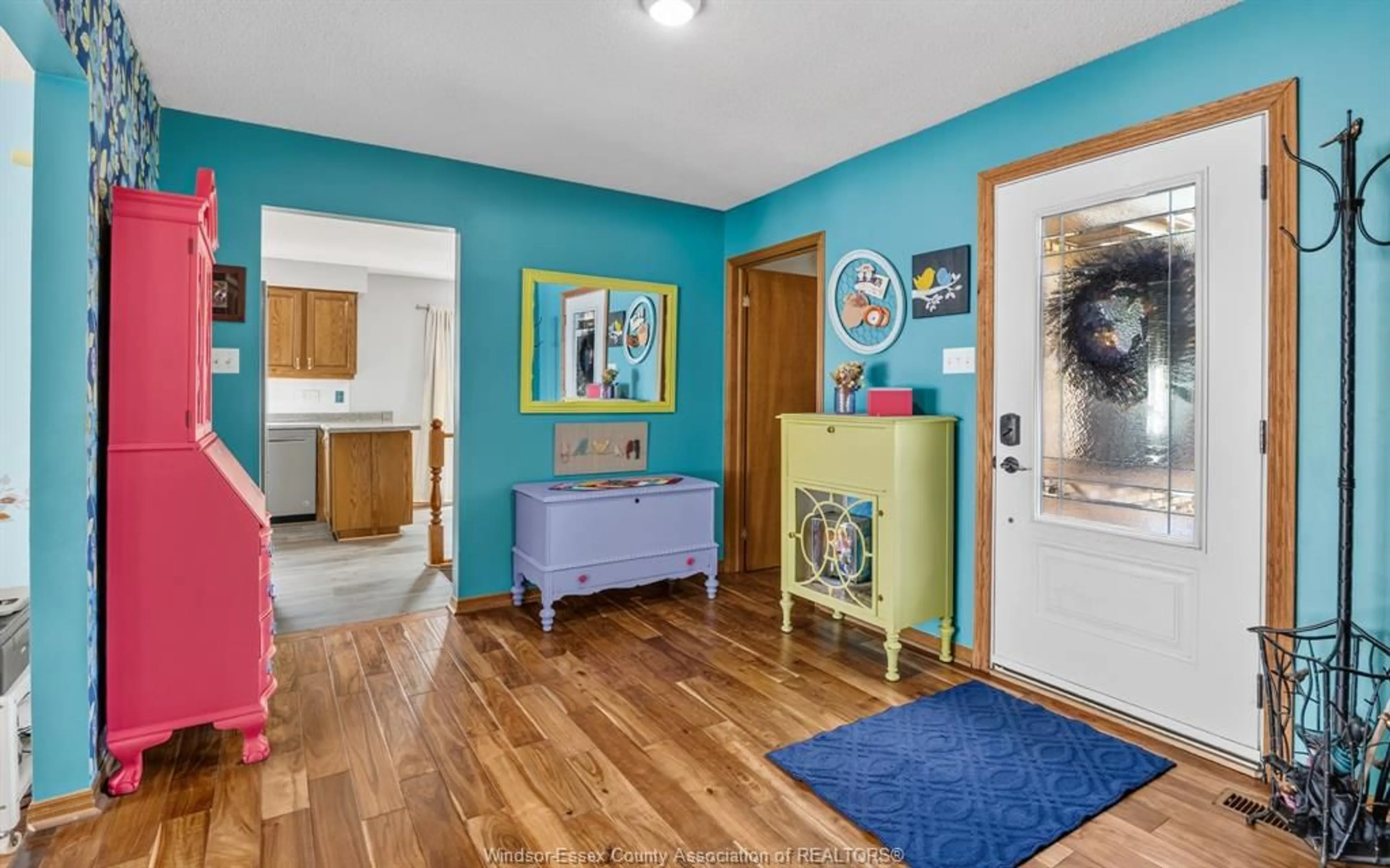Indoor entryway for 1748 Hebert St, Tecumseh Ontario N8N 4G2