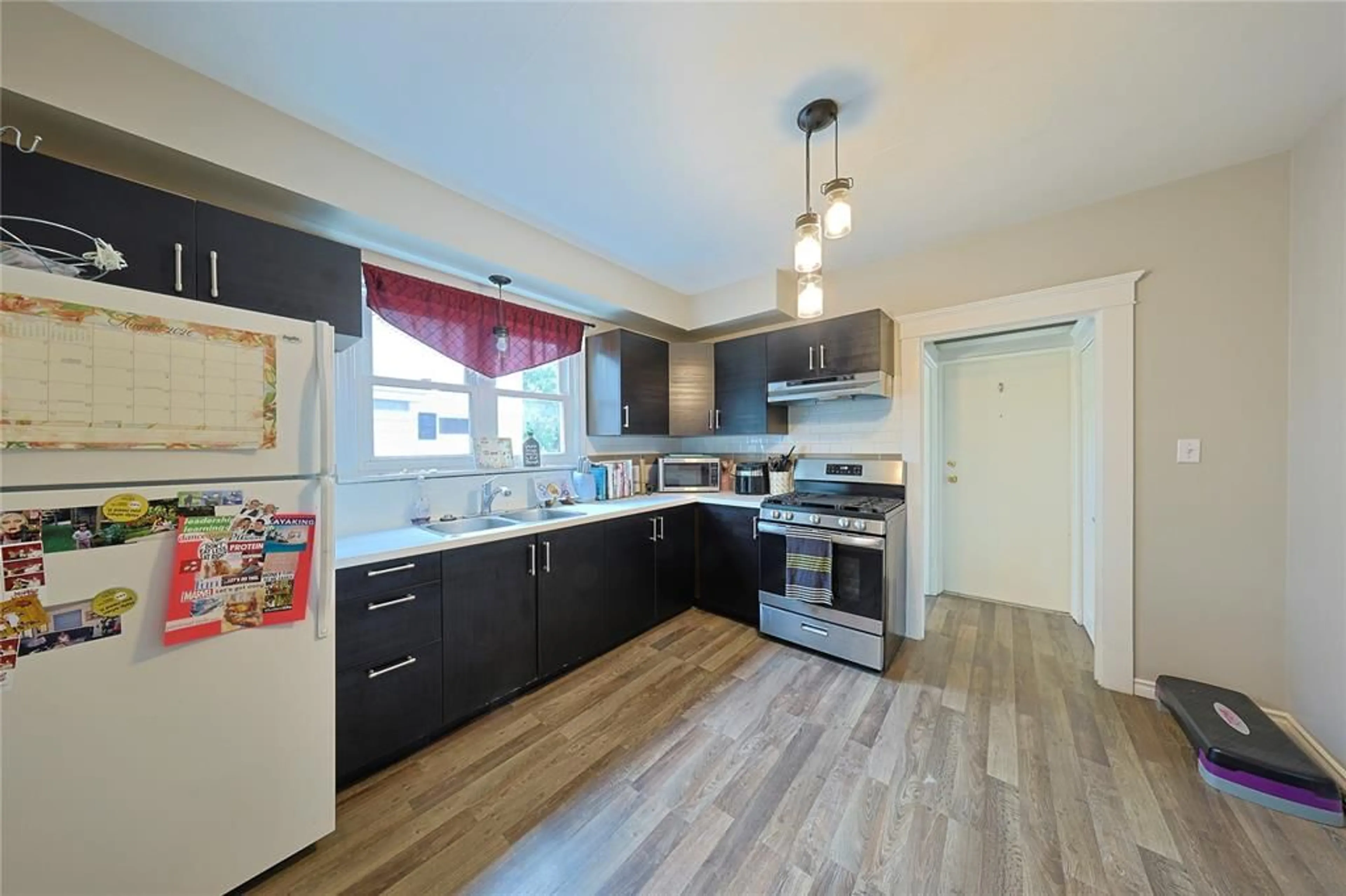 Standard kitchen, unknown for 414 DAVIS St, Sarnia Ontario N7T 1C3