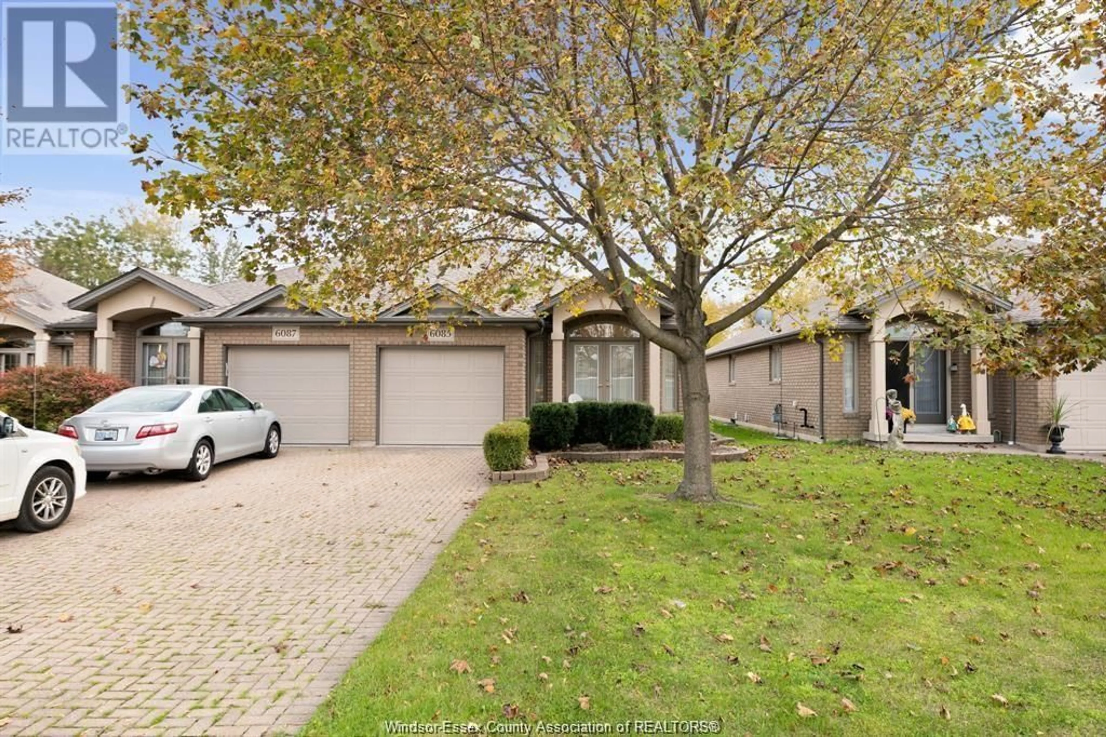 A pic from outside/outdoor area/front of a property/back of a property/a pic from drone, street for 6085 Natalie Crt, LaSalle Ontario N9H 2P5