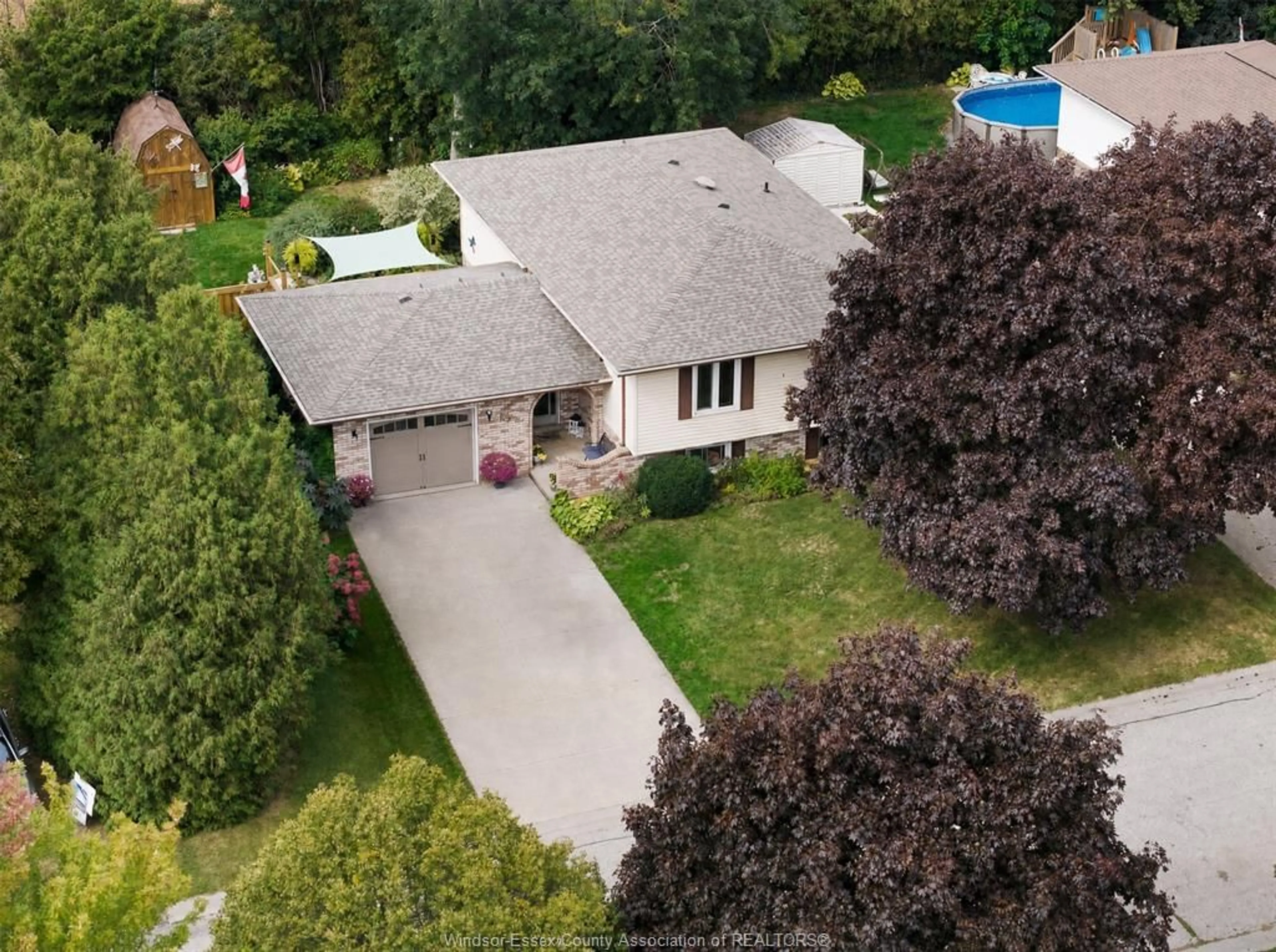 A pic from outside/outdoor area/front of a property/back of a property/a pic from drone, street for 42 William Ave, Kingsville Ontario N9Y 3T4