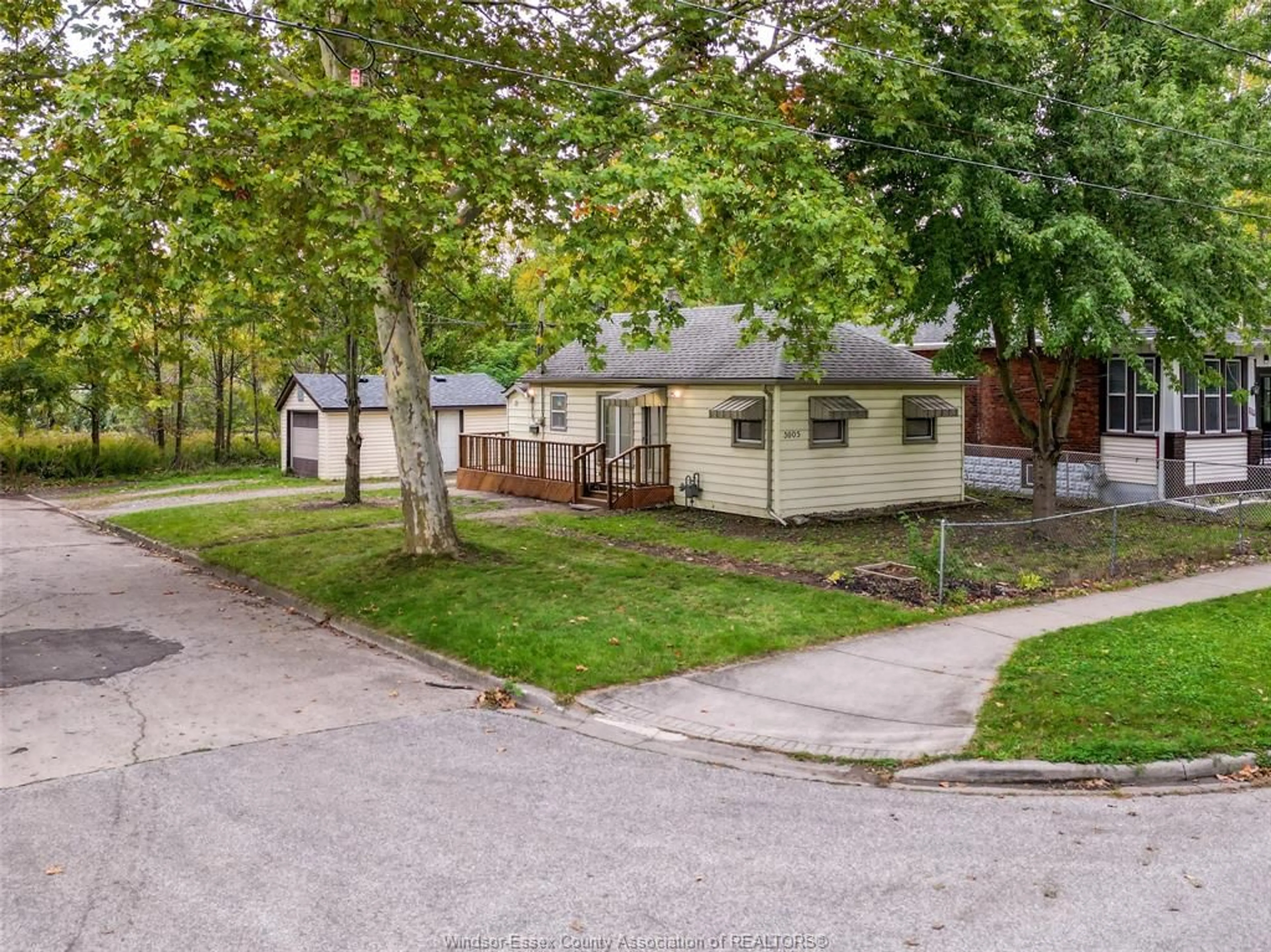 A pic from outside/outdoor area/front of a property/back of a property/a pic from drone, street for 3605 BLOOMFIELD, Windsor Ontario N9C 1S1