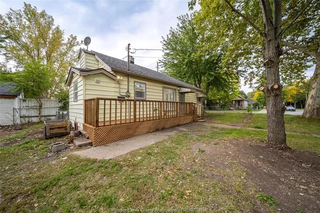 3605 BLOOMFIELD, Windsor 4