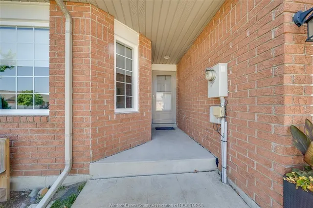 1971 LUXURY Ave, Windsor 3